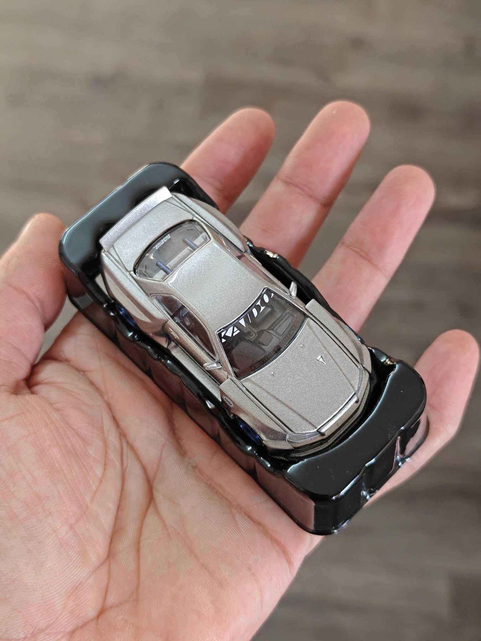 Mini GT Nissan Skyline GT - R (R34) Kaido Works Shinjuku V1 (Open Box) - Kinder Logs