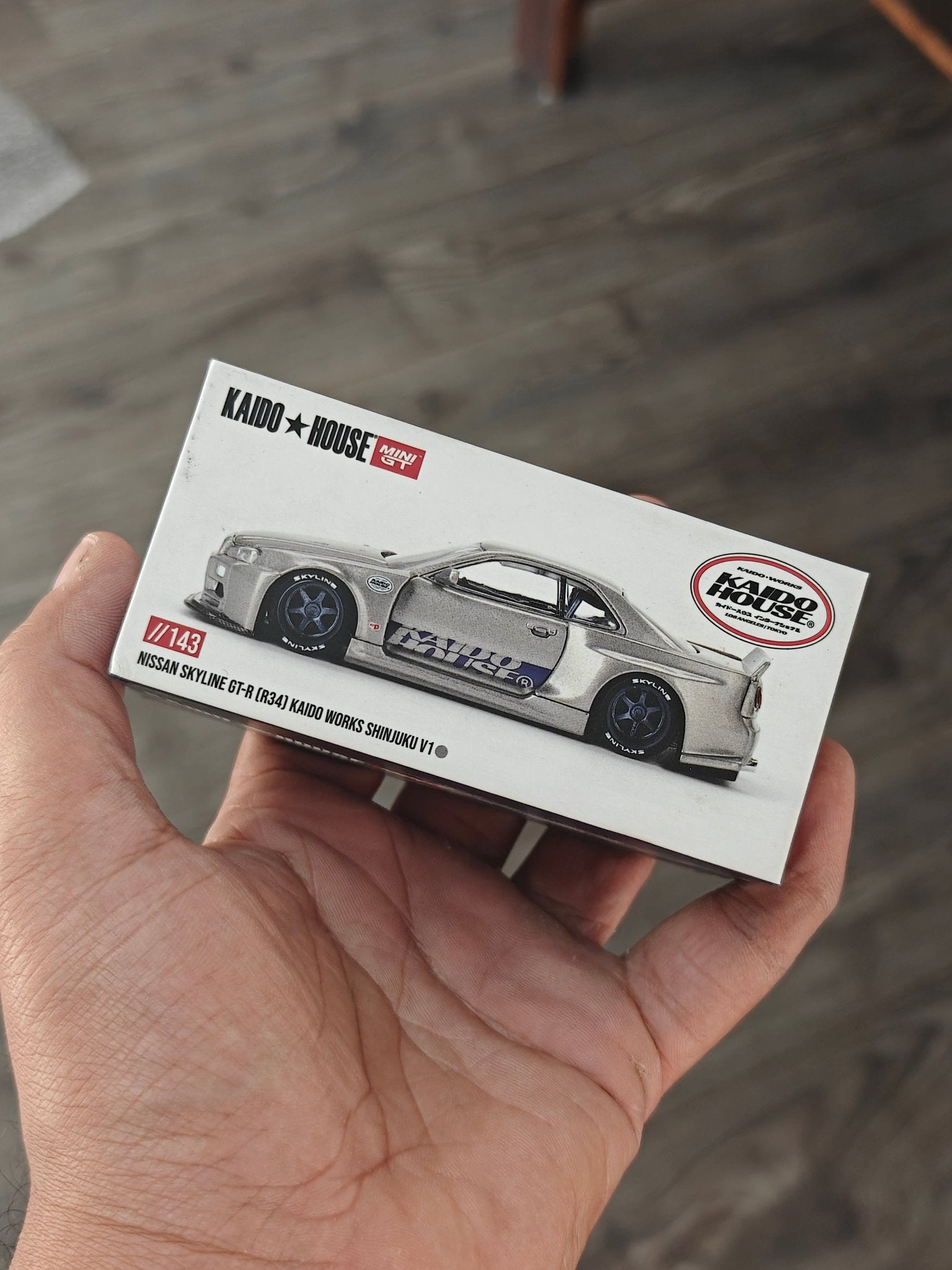 Mini GT Nissan Skyline GT - R (R34) Kaido Works Shinjuku V1 (Open Box) - Kinder Logs