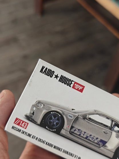 Mini GT Nissan Skyline GT - R (R34) Kaido Works Shinjuku V1 (Open Box) - Kinder Logs