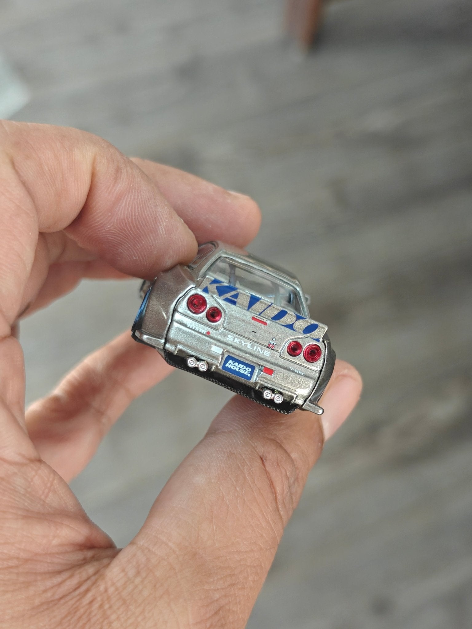 Mini GT Nissan Skyline GT - R (R34) Kaido Works Shinjuku V1 (Open Box) - Kinder Logs