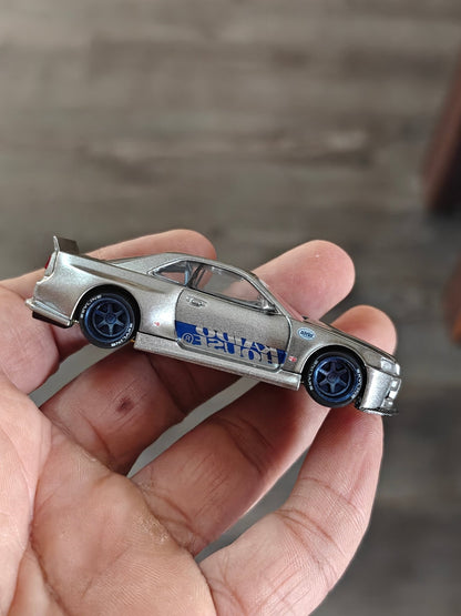 Mini GT Nissan Skyline GT - R (R34) Kaido Works Shinjuku V1 (Open Box) - Kinder Logs