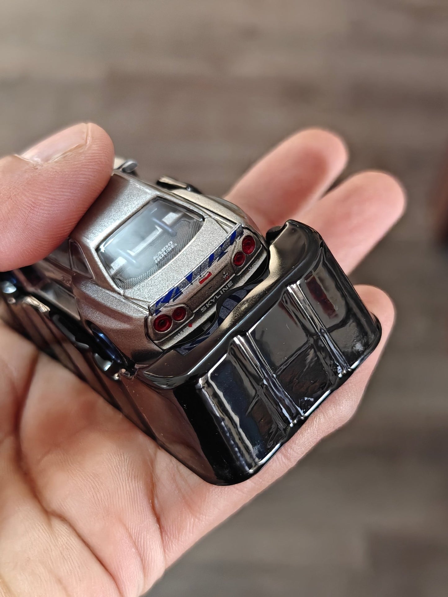 Mini GT Nissan Skyline GT - R (R34) Kaido Works Shinjuku V1 (Open Box) - Kinder Logs