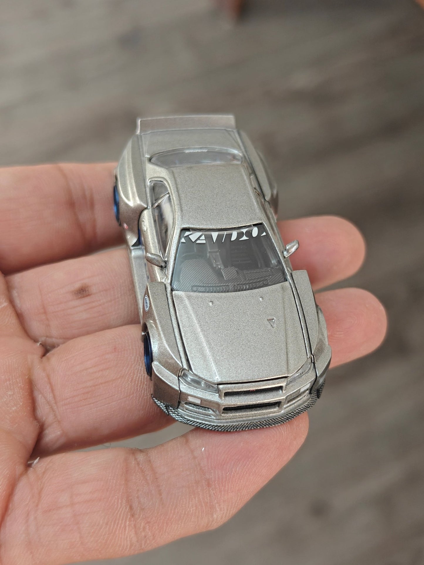 Mini GT Nissan Skyline GT - R (R34) Kaido Works Shinjuku V1 (Open Box) - Kinder Logs
