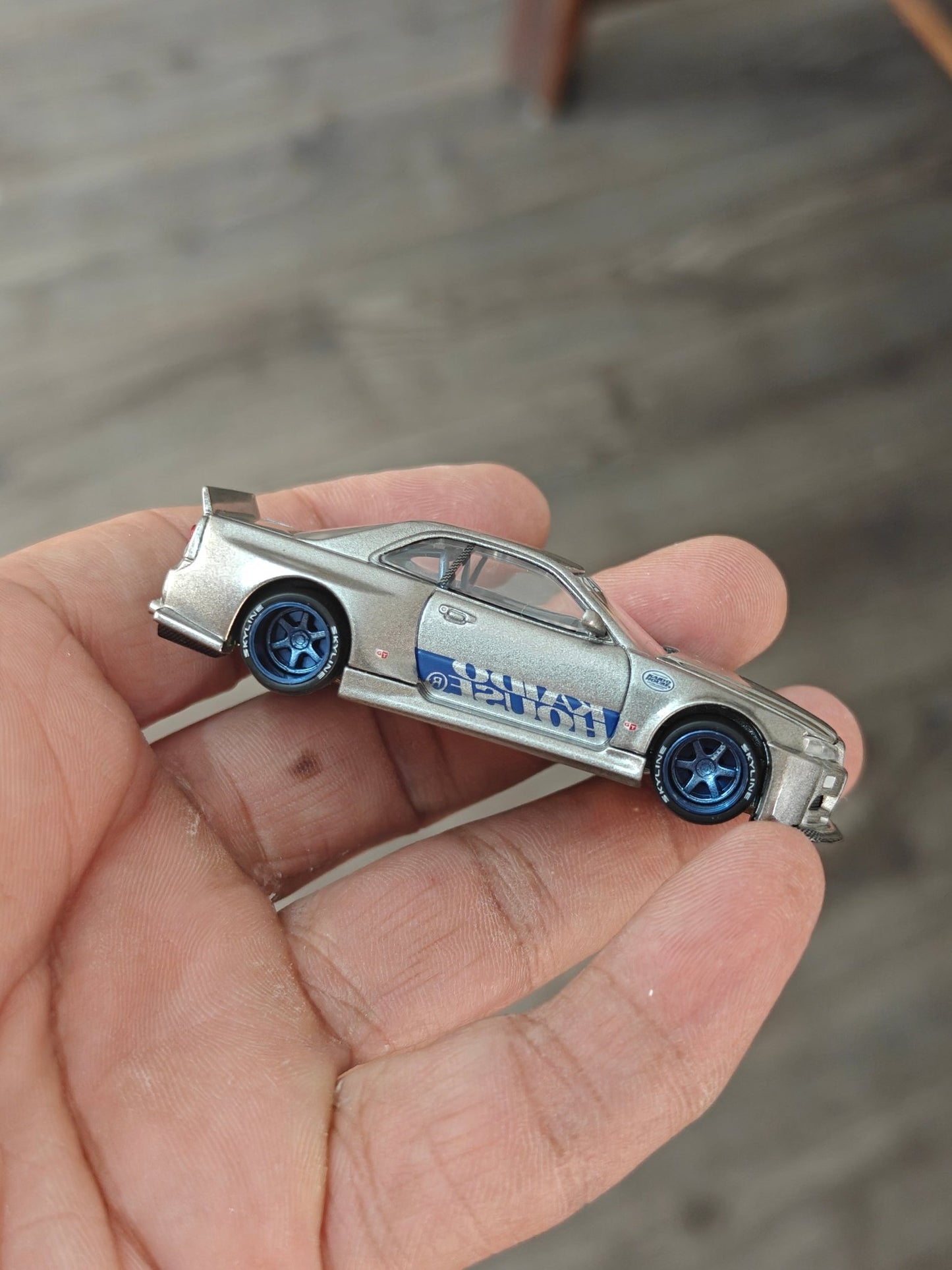 Mini GT Nissan Skyline GT - R (R34) Kaido Works Shinjuku V1 (Open Box) - Kinder Logs