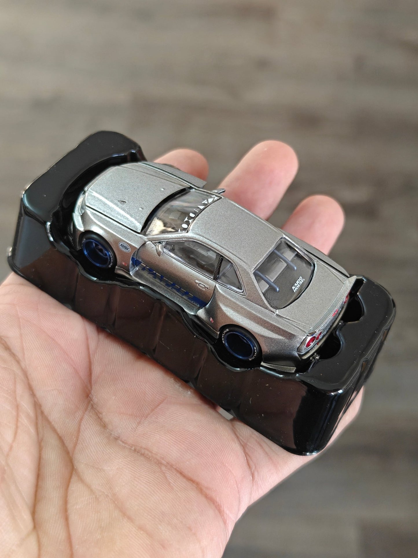 Mini GT Nissan Skyline GT - R (R34) Kaido Works Shinjuku V1 (Open Box) - Kinder Logs