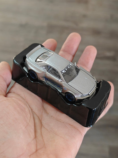 Mini GT Nissan Skyline GT - R (R34) Kaido Works Shinjuku V1 (Open Box) - Kinder Logs