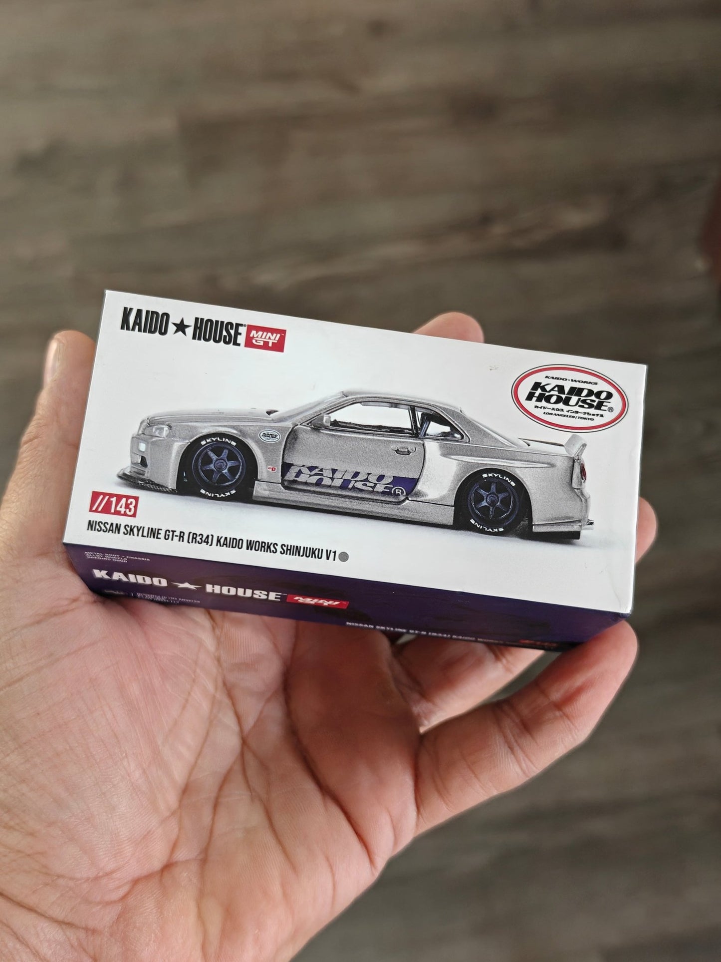 Mini GT Nissan Skyline GT - R (R34) Kaido Works Shinjuku V1 (Open Box) - Kinder Logs