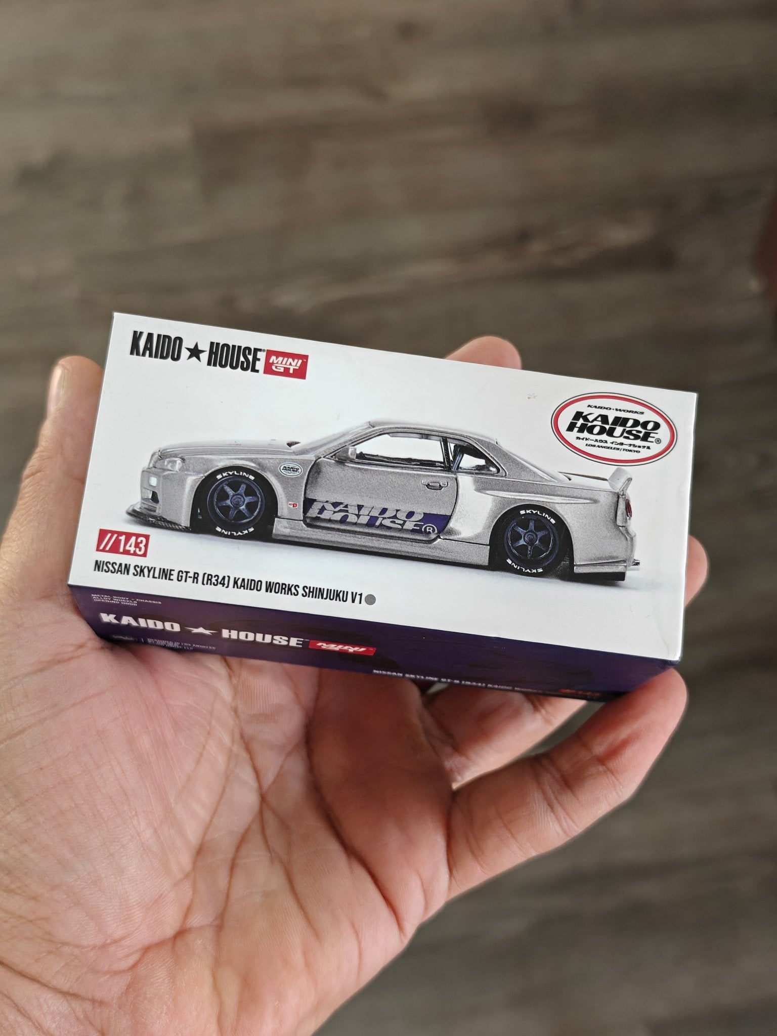 Mini GT Nissan Skyline GT - R (R34) Kaido Works Shinjuku V1 (Open Box) - Kinder Logs