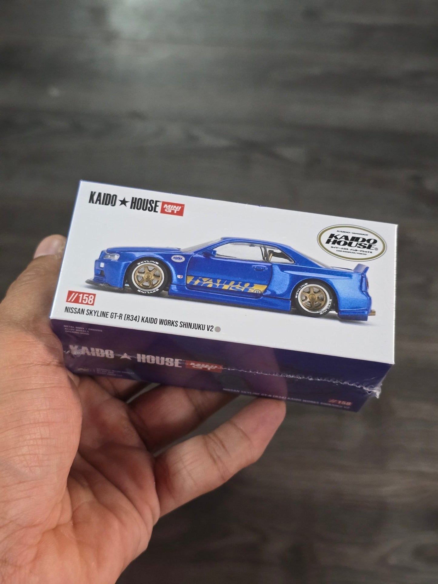 Mini GT Nissan Skyline GT - R (R34) Kaido Works Shinjuku V2 (Blue) - Kinder Logs