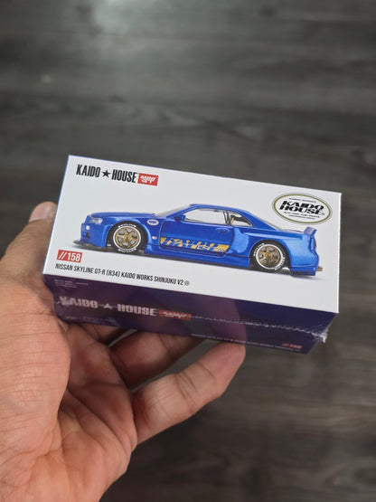 Mini GT Nissan Skyline GT - R (R34) Kaido Works Shinjuku V2 (Blue) - Kinder Logs