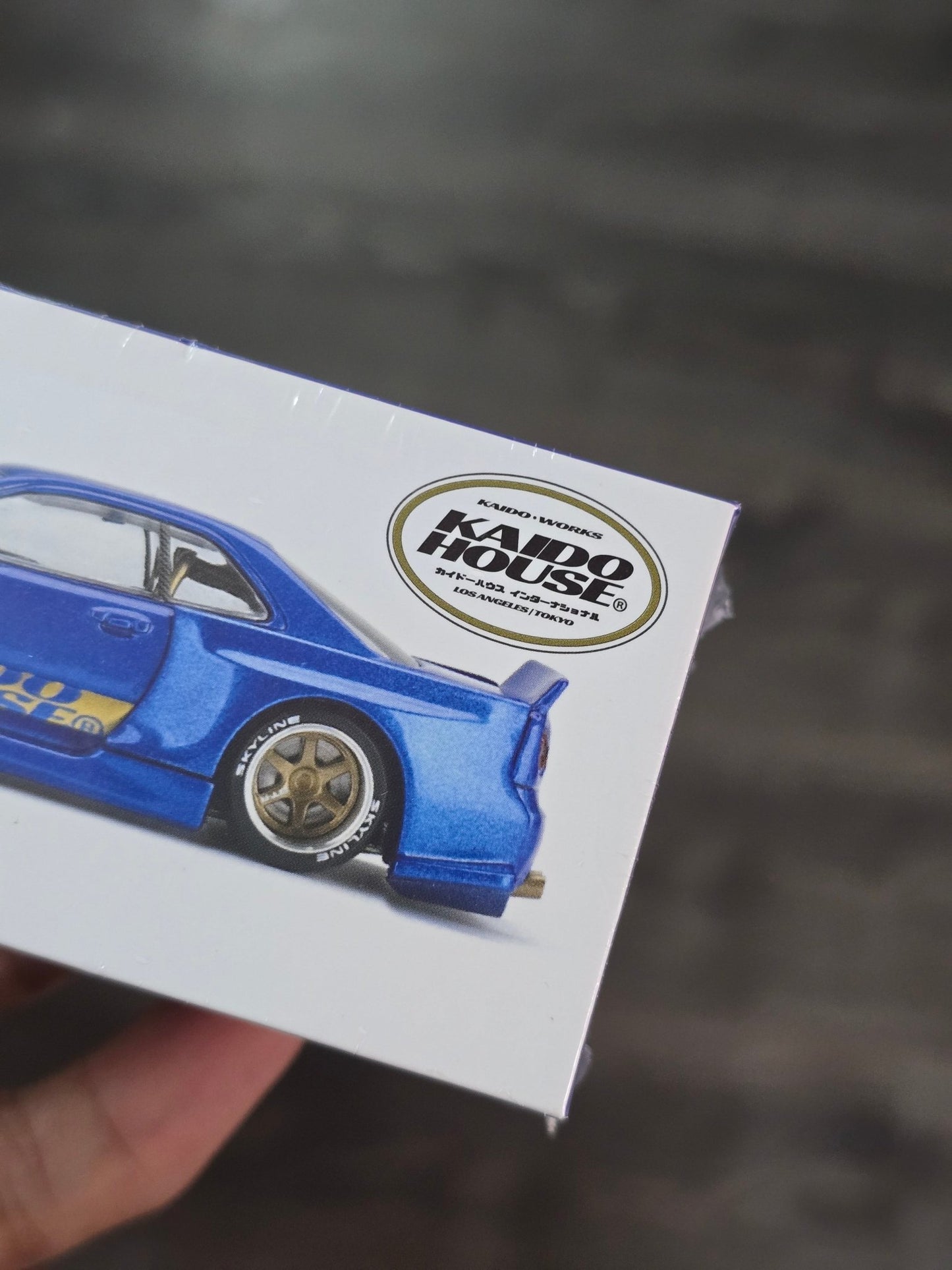 Mini GT Nissan Skyline GT - R (R34) Kaido Works Shinjuku V2 (Blue) - Kinder Logs