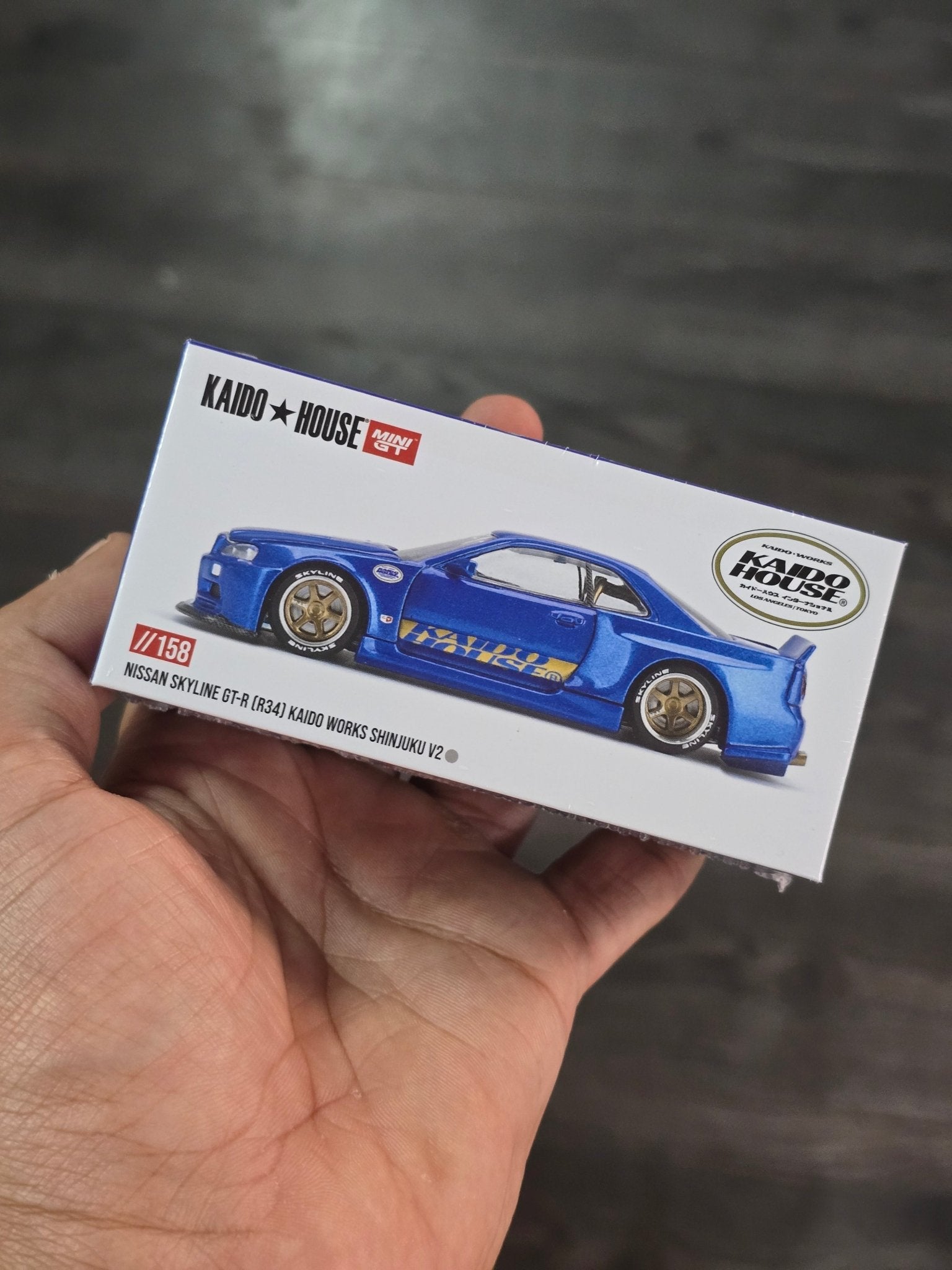 Mini GT Nissan Skyline GT - R (R34) Kaido Works Shinjuku V2 (Blue) - Kinder Logs
