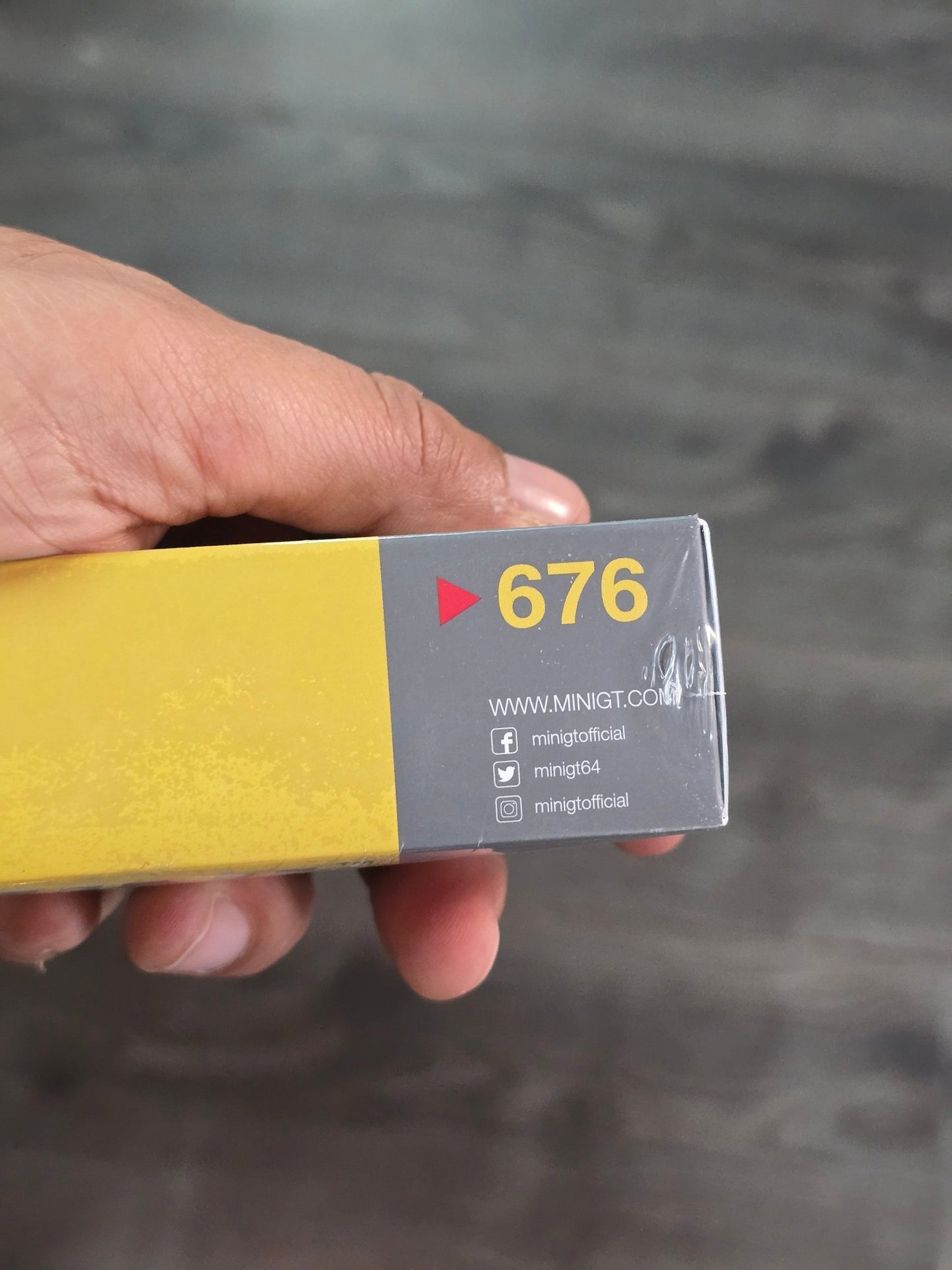 Mini GT Nissan Skyline GT - R (R34) Top Secret (Gold) - Sealed Box - Kinder Logs