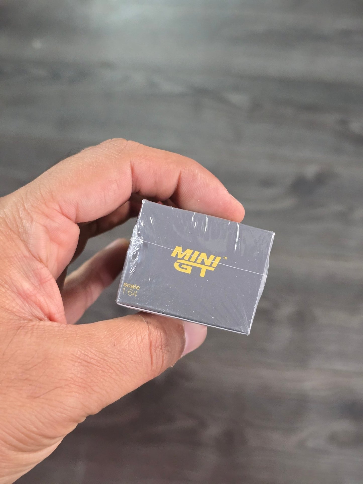 Mini GT Nissan Skyline GT - R (R34) Top Secret (Gold) - Sealed Box - Kinder Logs