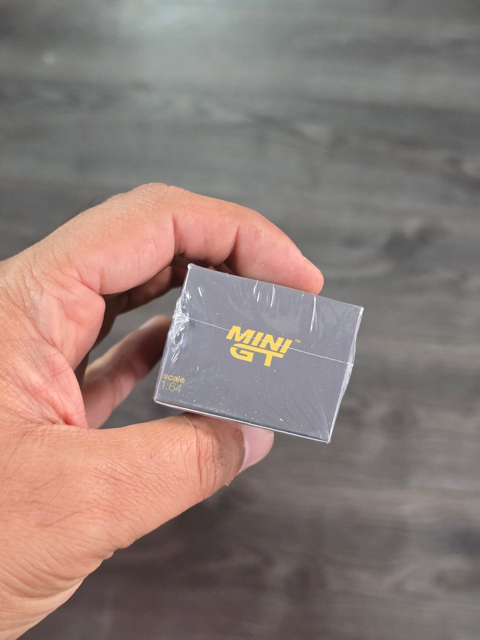 Mini GT Nissan Skyline GT - R (R34) Top Secret (Gold) - Sealed Box - Kinder Logs