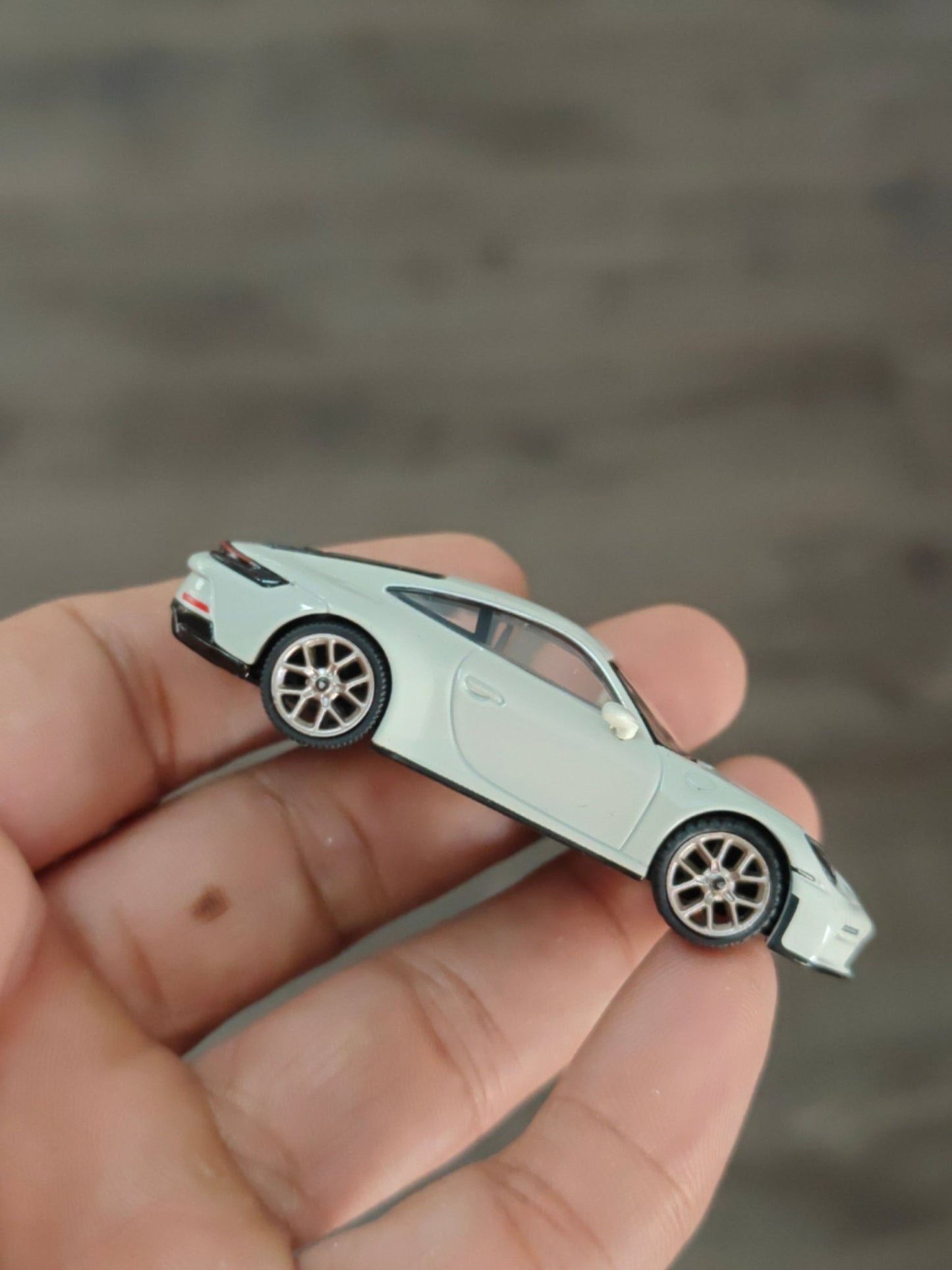 Mini GT Porsche 911 GT3 Touring (Crayon) - Open Box - Kinder Logs
