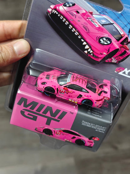 Mini GT Roxy Porsche 911 GT3 R 77 AO Racing 1052 - IMSA Road America (Blister Pack) - Kinder Logs