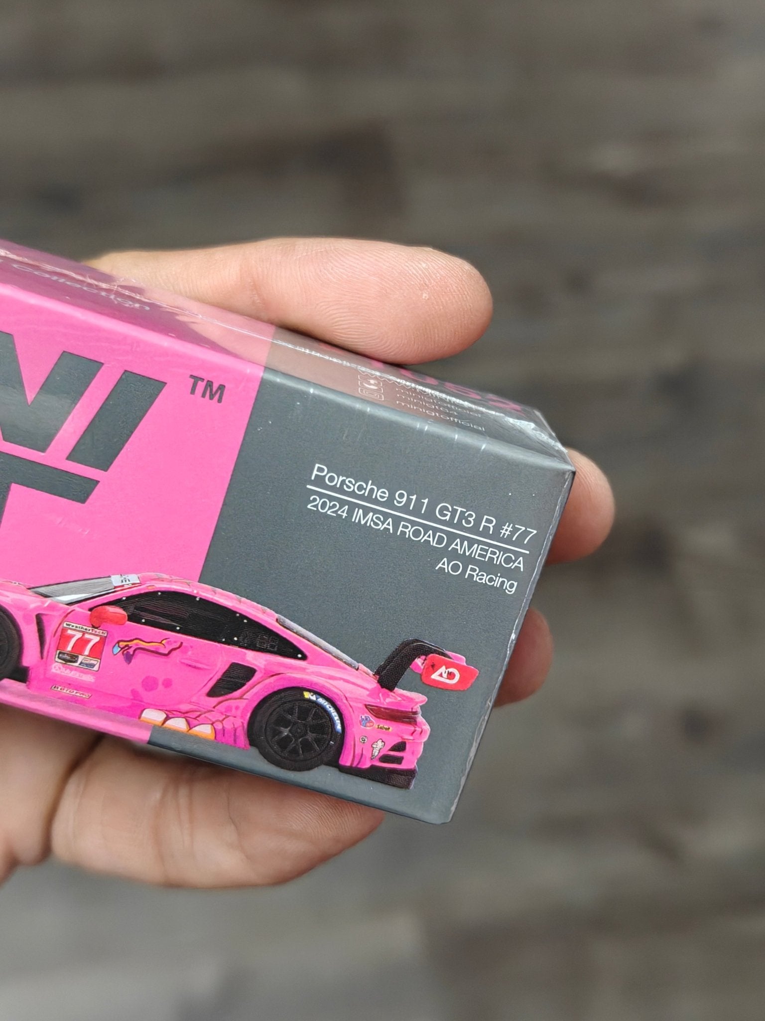 Mini GT Roxy Porsche 911 GT3 R 77 AO Racing (Sealed Box) - Kinder Logs