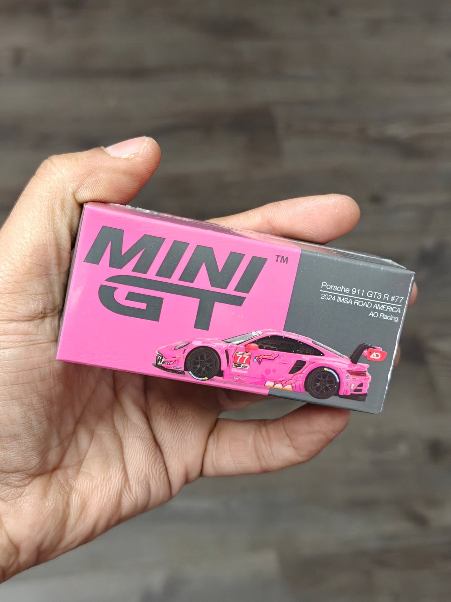 Mini GT Roxy Porsche 911 GT3 R 77 AO Racing (Sealed Box) - Kinder Logs