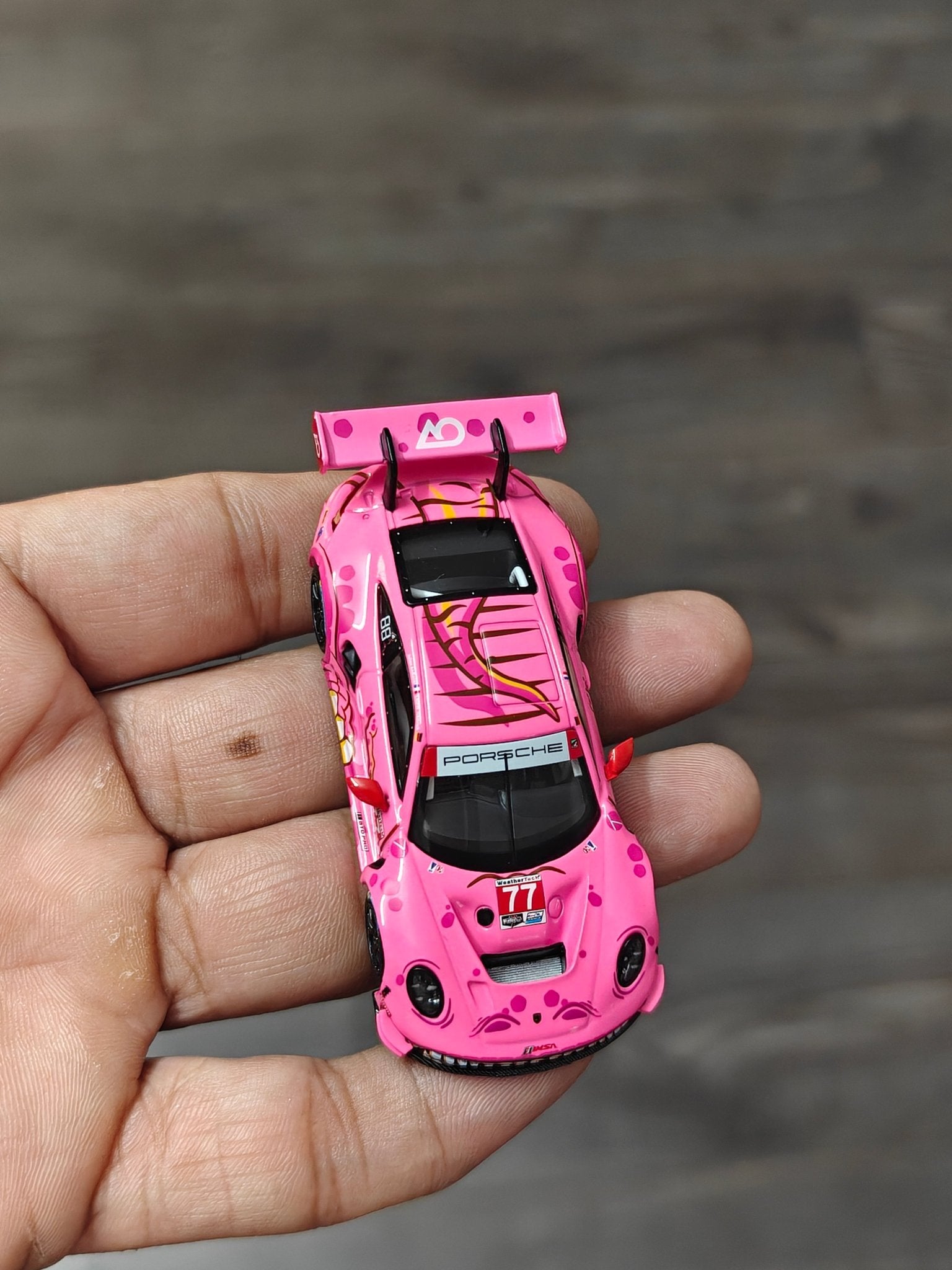 Mini GT Roxy Porsche 911 GT3 R 77 - Pink (Open Box) - Kinder Logs