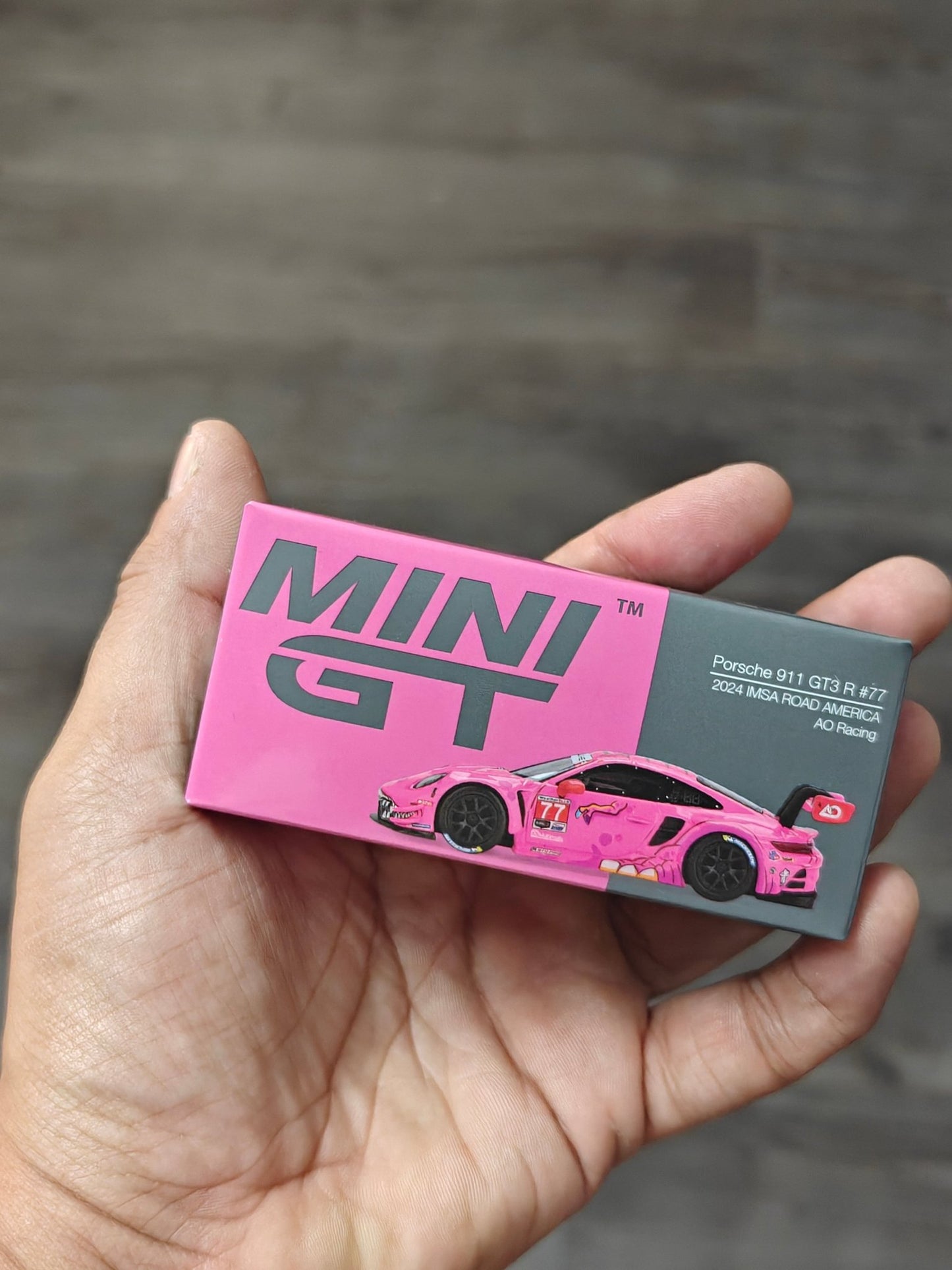 Mini GT Roxy Porsche 911 GT3 R 77 - Pink (Open Box) - Kinder Logs