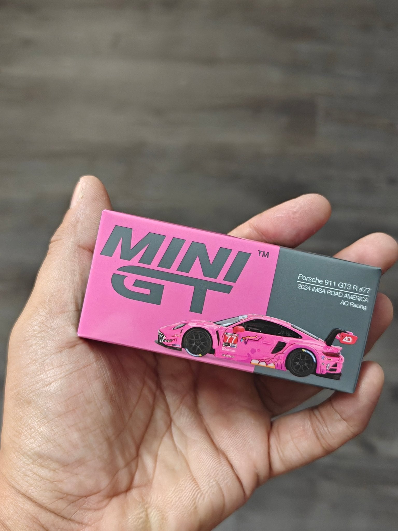 Mini GT Roxy Porsche 911 GT3 R 77 - Pink (Open Box) - Kinder Logs