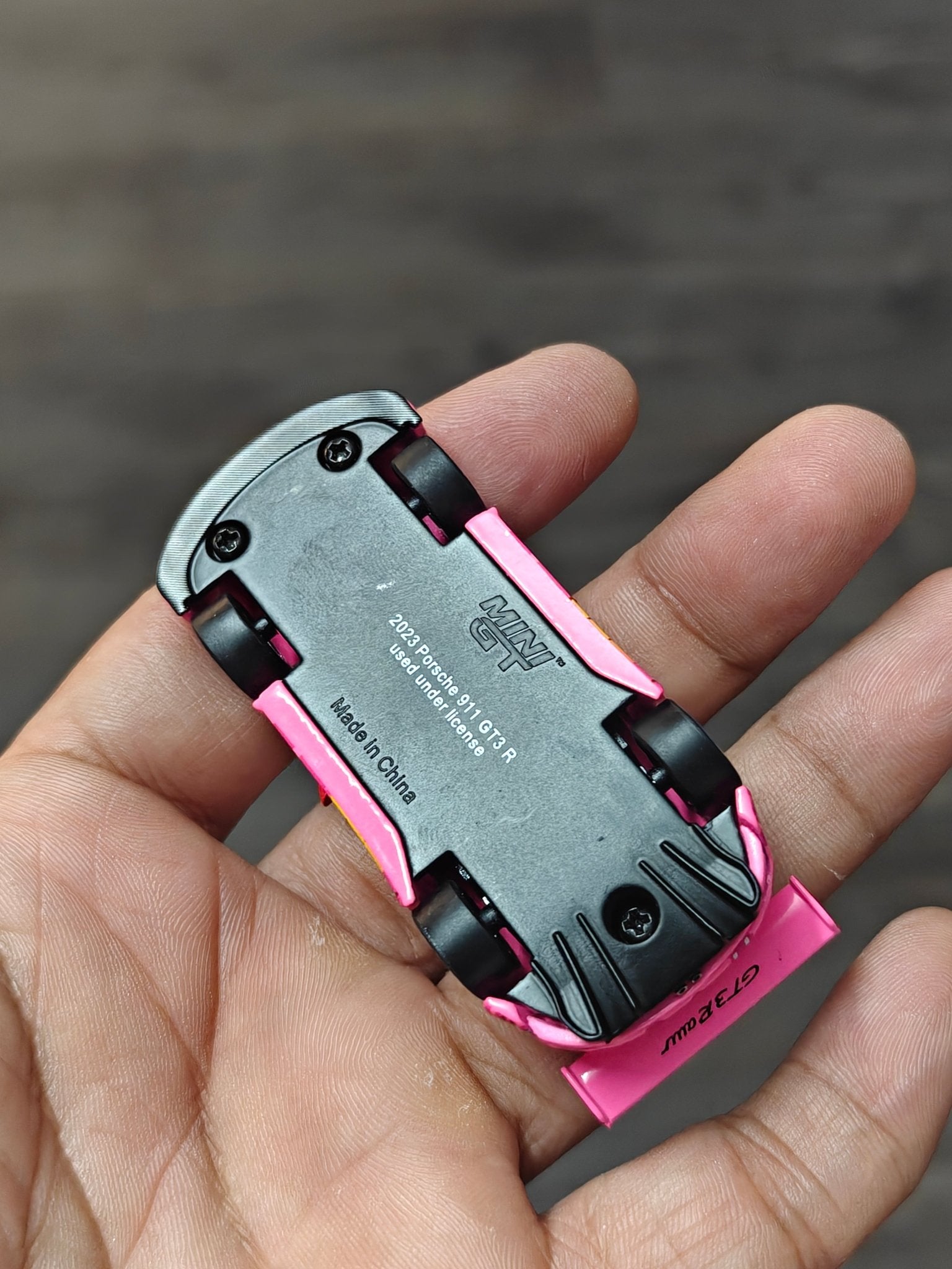 Mini GT Roxy Porsche 911 GT3 R #77 - Pink (Open Box) - Kinder Logs