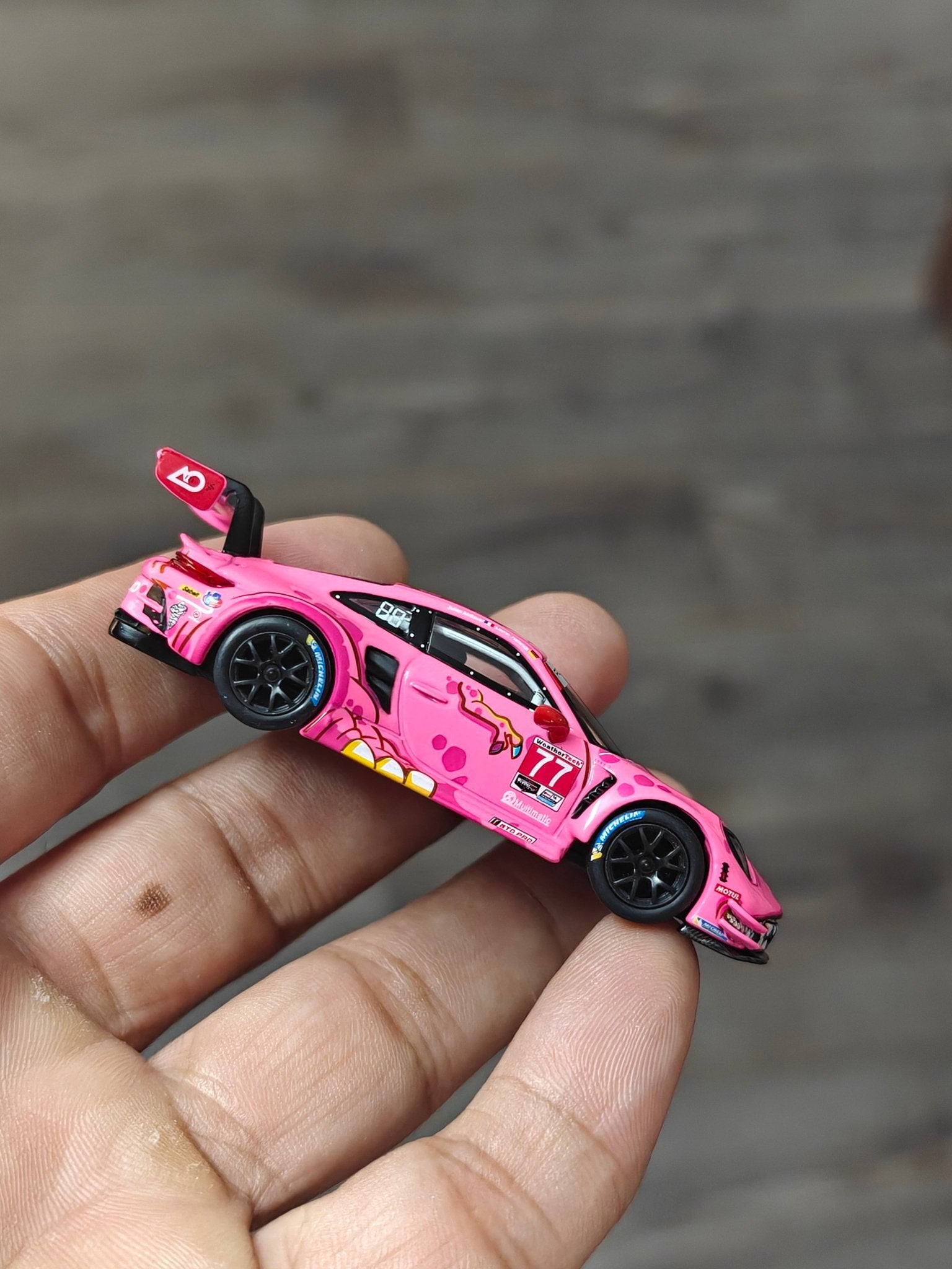 Mini GT Roxy Porsche 911 GT3 R #77 - Pink (Open Box) - Kinder Logs