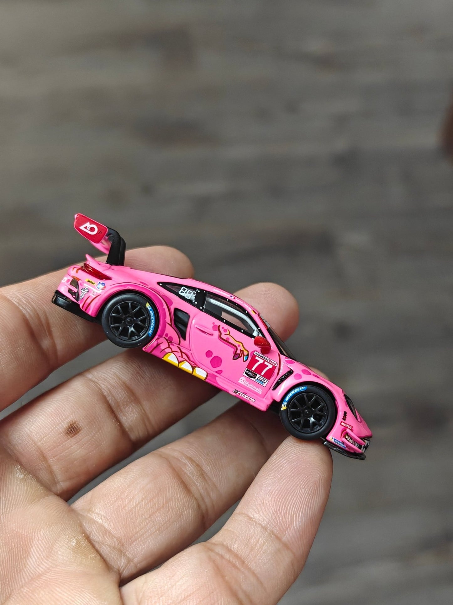 Mini GT Roxy Porsche 911 GT3 R 77 - Pink (Open Box) - Kinder Logs