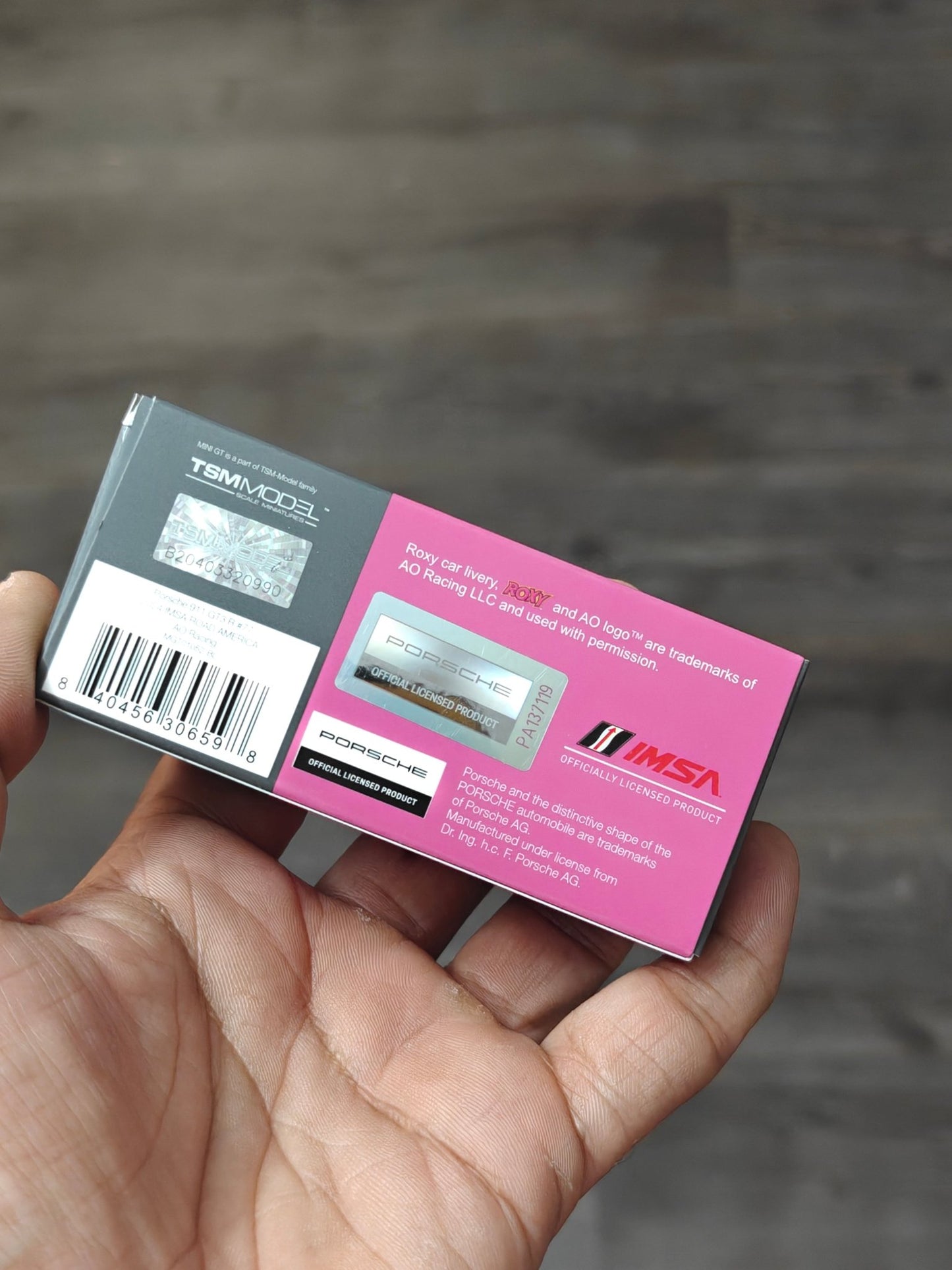 Mini GT Roxy Porsche 911 GT3 R 77 - Pink (Open Box) - Kinder Logs
