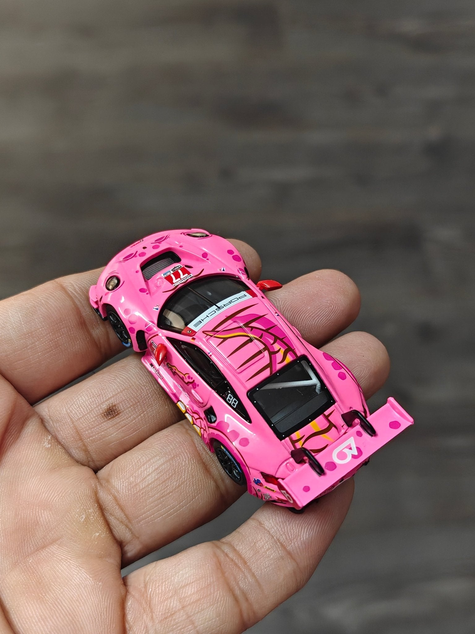 Mini GT Roxy Porsche 911 GT3 R 77 - Pink (Open Box) - Kinder Logs