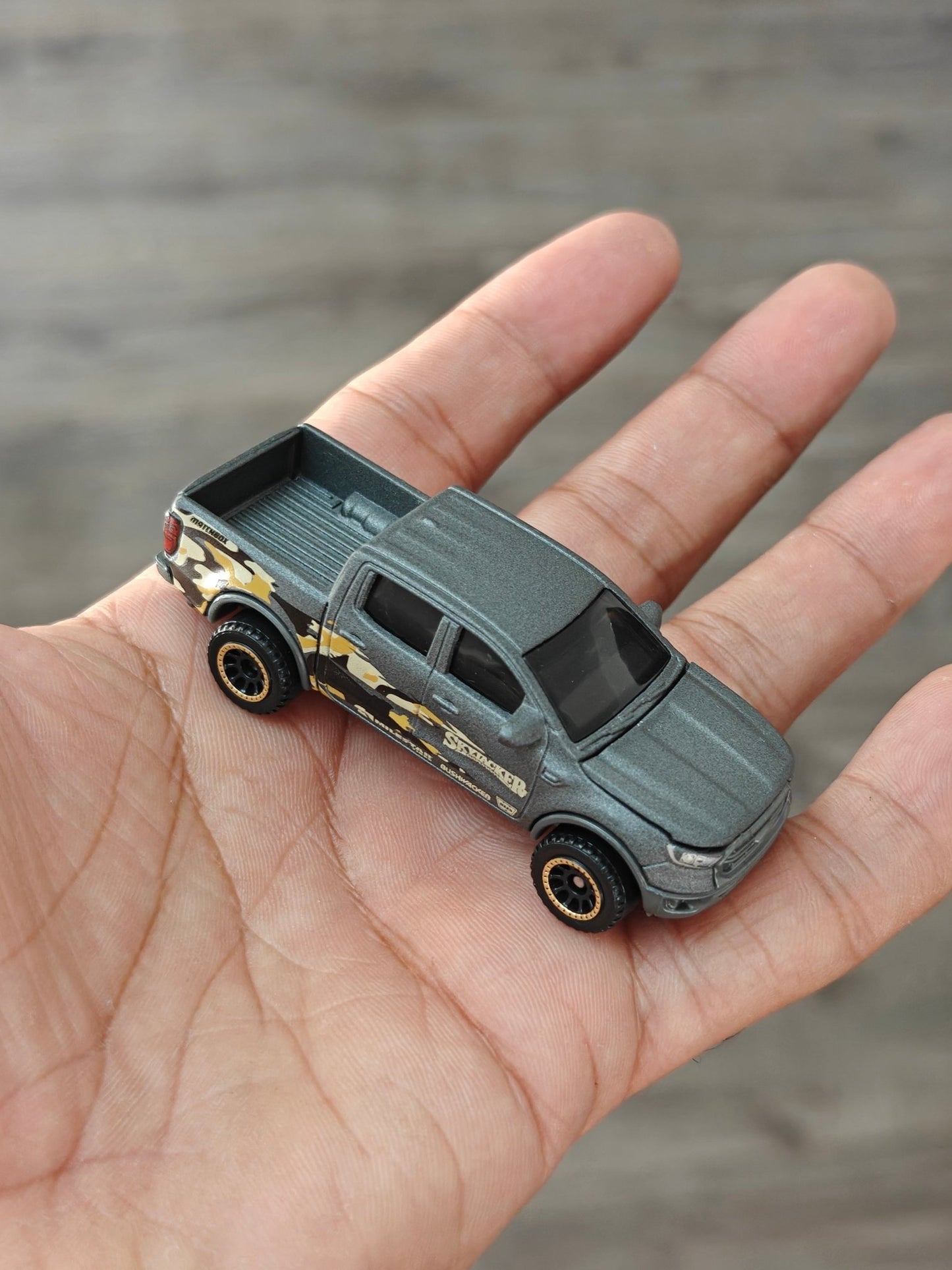 Moving Parts Matchbox 2019 Ford Ranger (Uncarded) - Kinder Logs