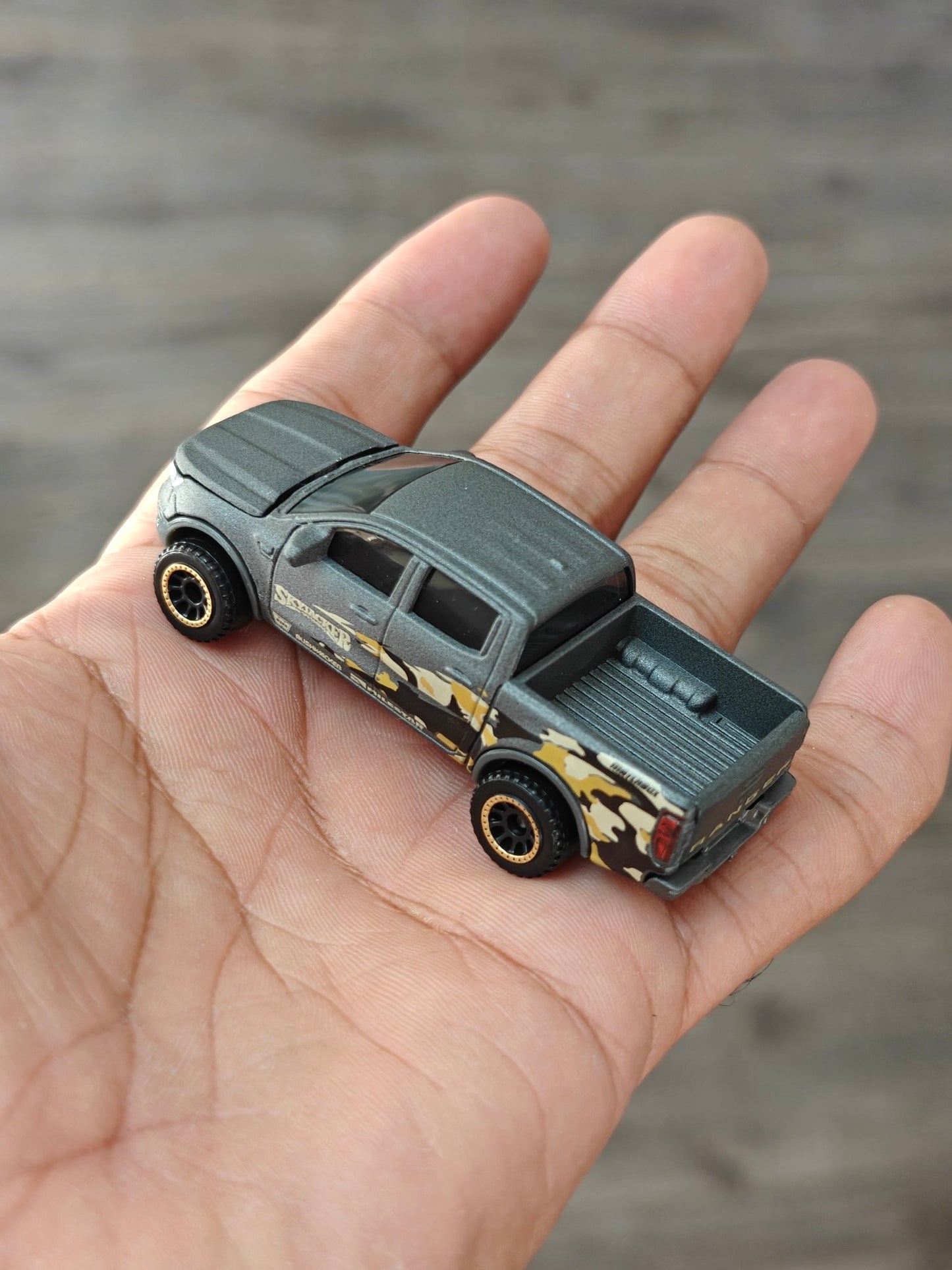 Moving Parts Matchbox 2019 Ford Ranger (Uncarded) - Kinder Logs