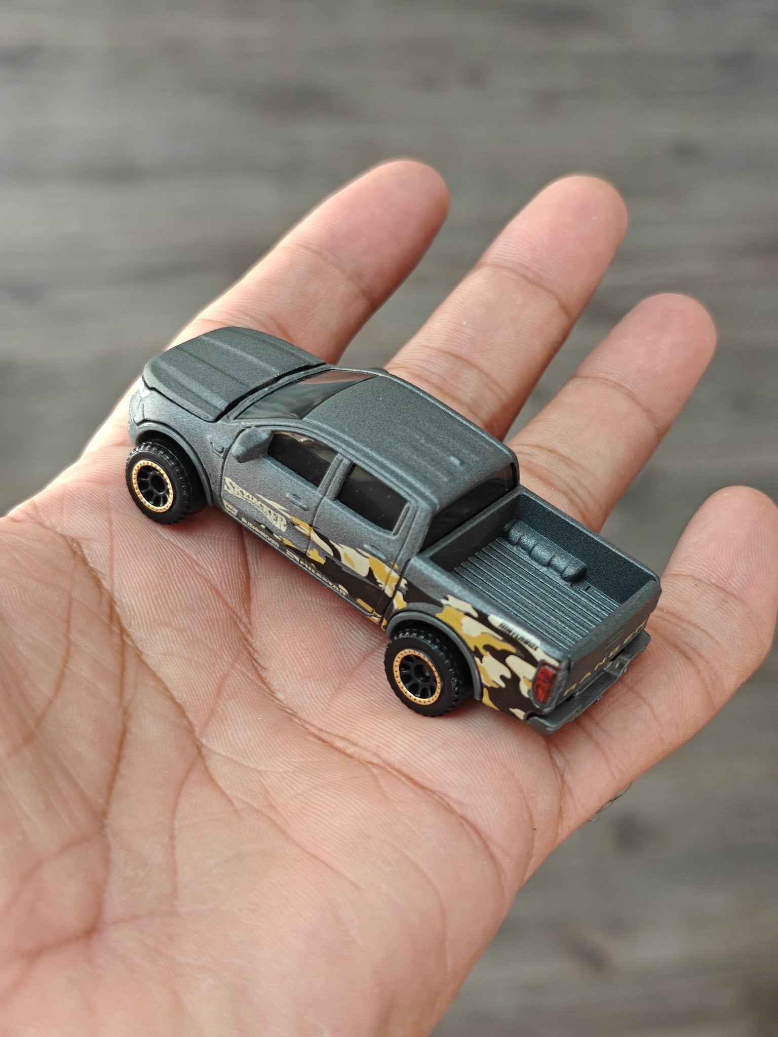 Moving Parts Matchbox 2019 Ford Ranger (Uncarded) - Kinder Logs