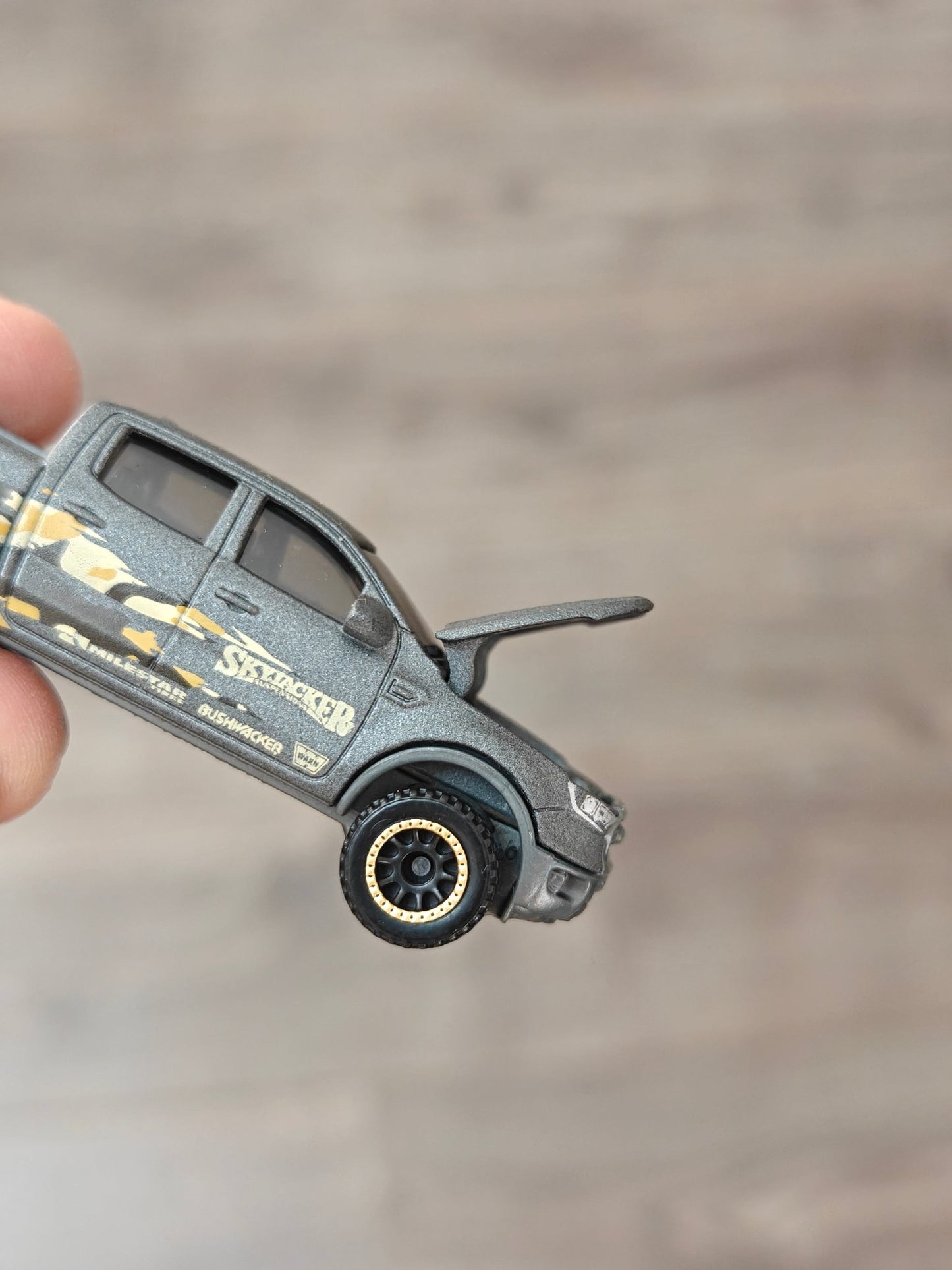 Moving Parts Matchbox 2019 Ford Ranger (Uncarded) - Kinder Logs