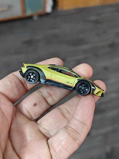 Moving Parts Matchbox Lamborghini Huracan Sterrato (Uncarded - New) - Kinder Logs