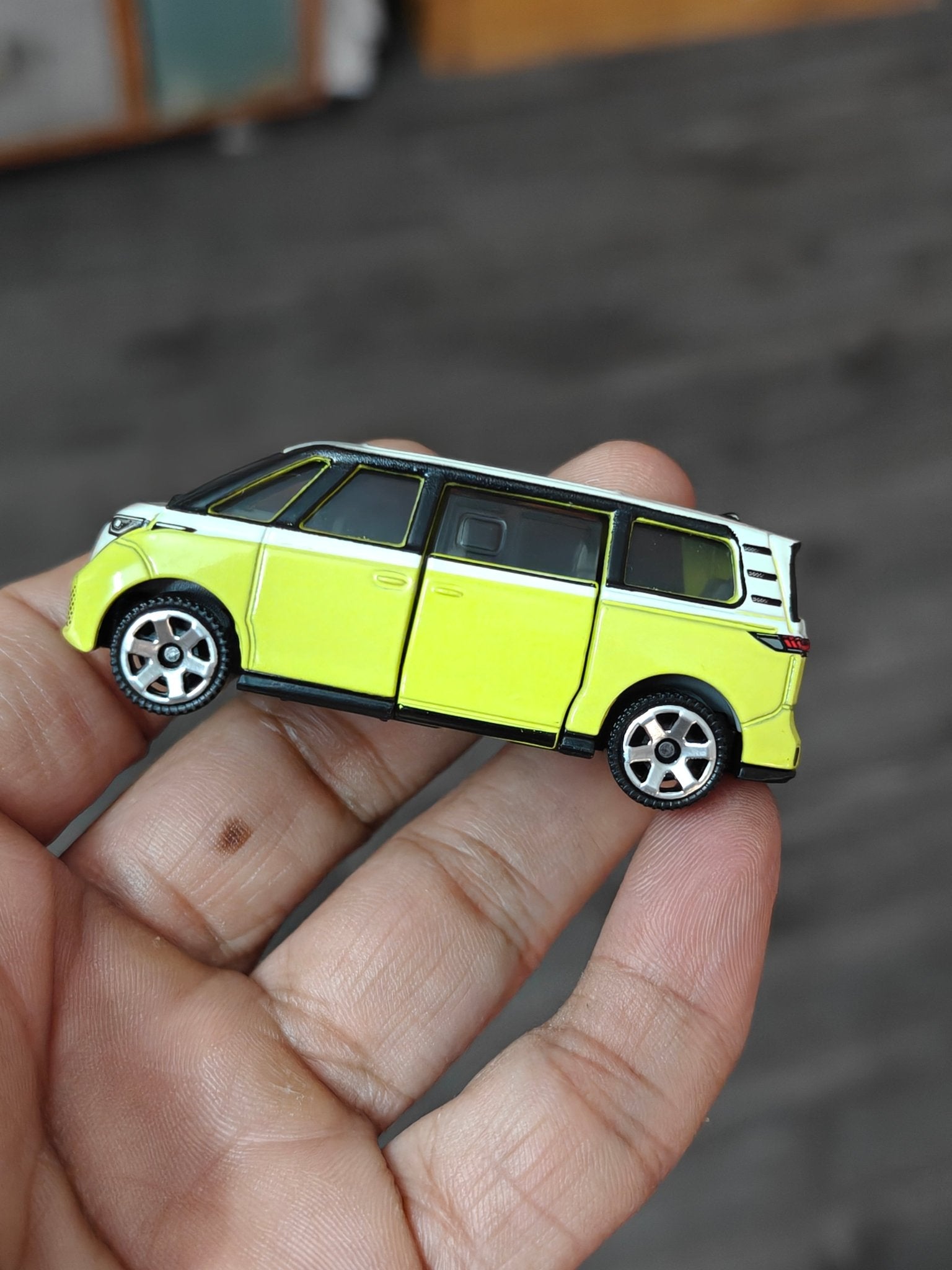 Moving Parts Matchbox Volkswagen ID Buzz (Uncarded - New) - Kinder Logs