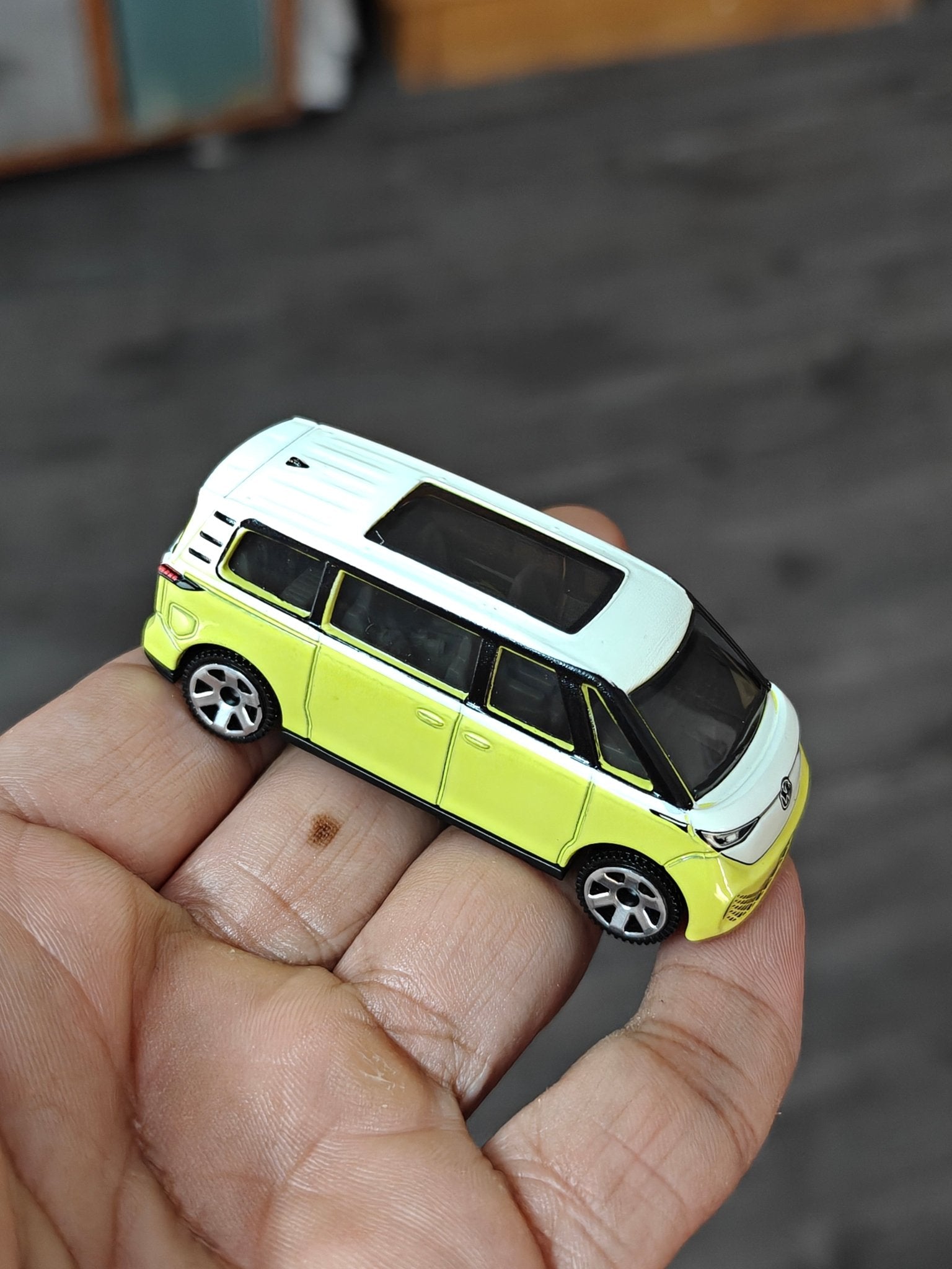 Moving Parts Matchbox Volkswagen ID Buzz (Uncarded - New) - Kinder Logs