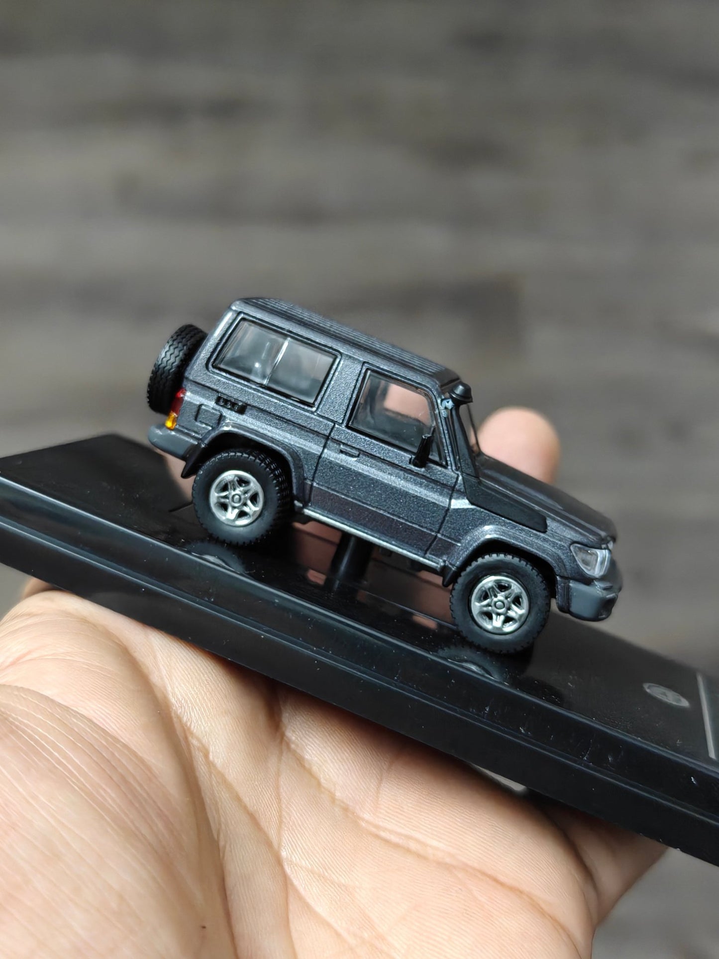 Para64 2014 Toyota Land Cruiser LC 71 (Graphite Grey) - Kinder Logs