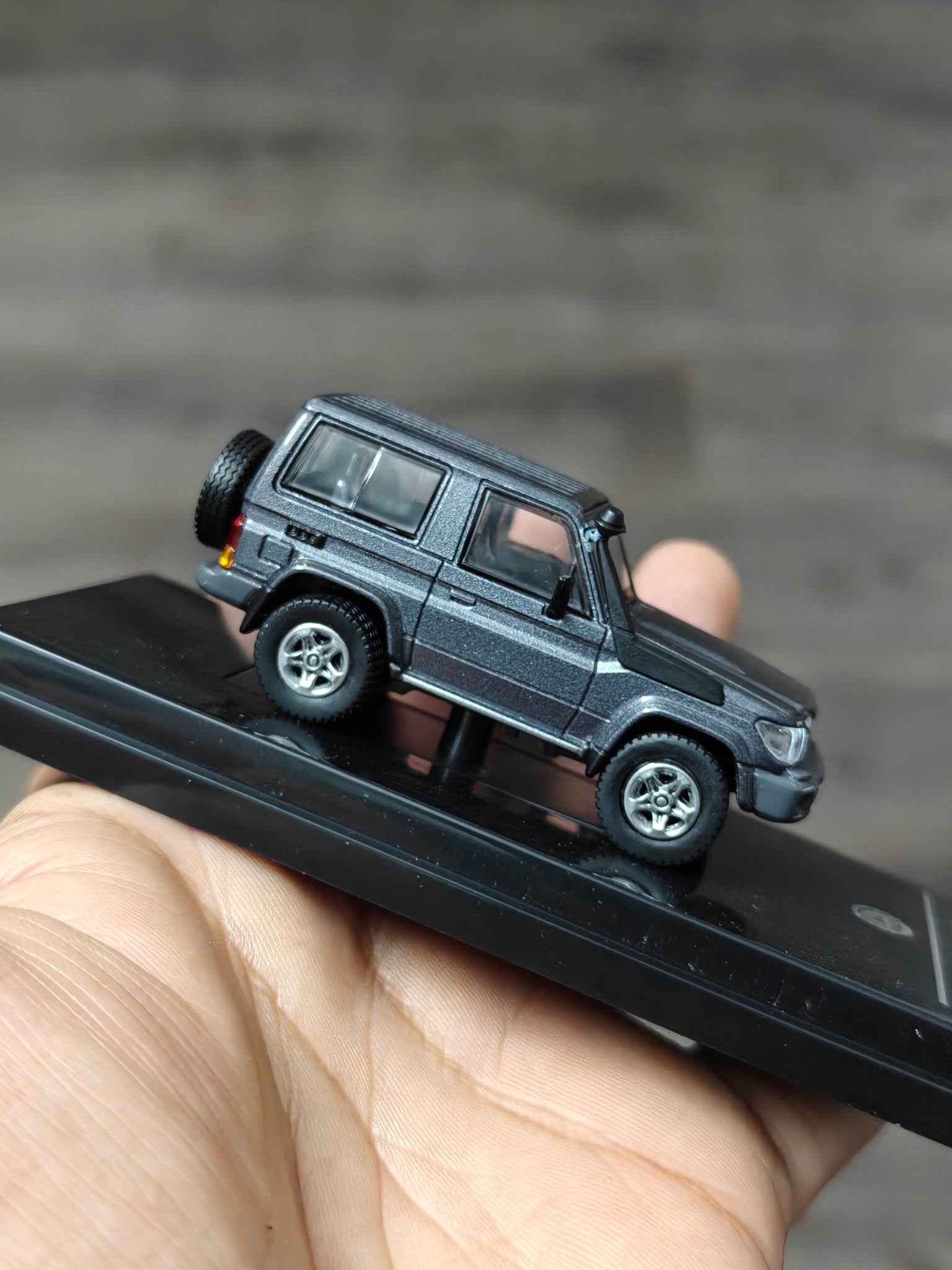 Para64 2014 Toyota Land Cruiser LC 71 (Graphite Grey) - Kinder Logs