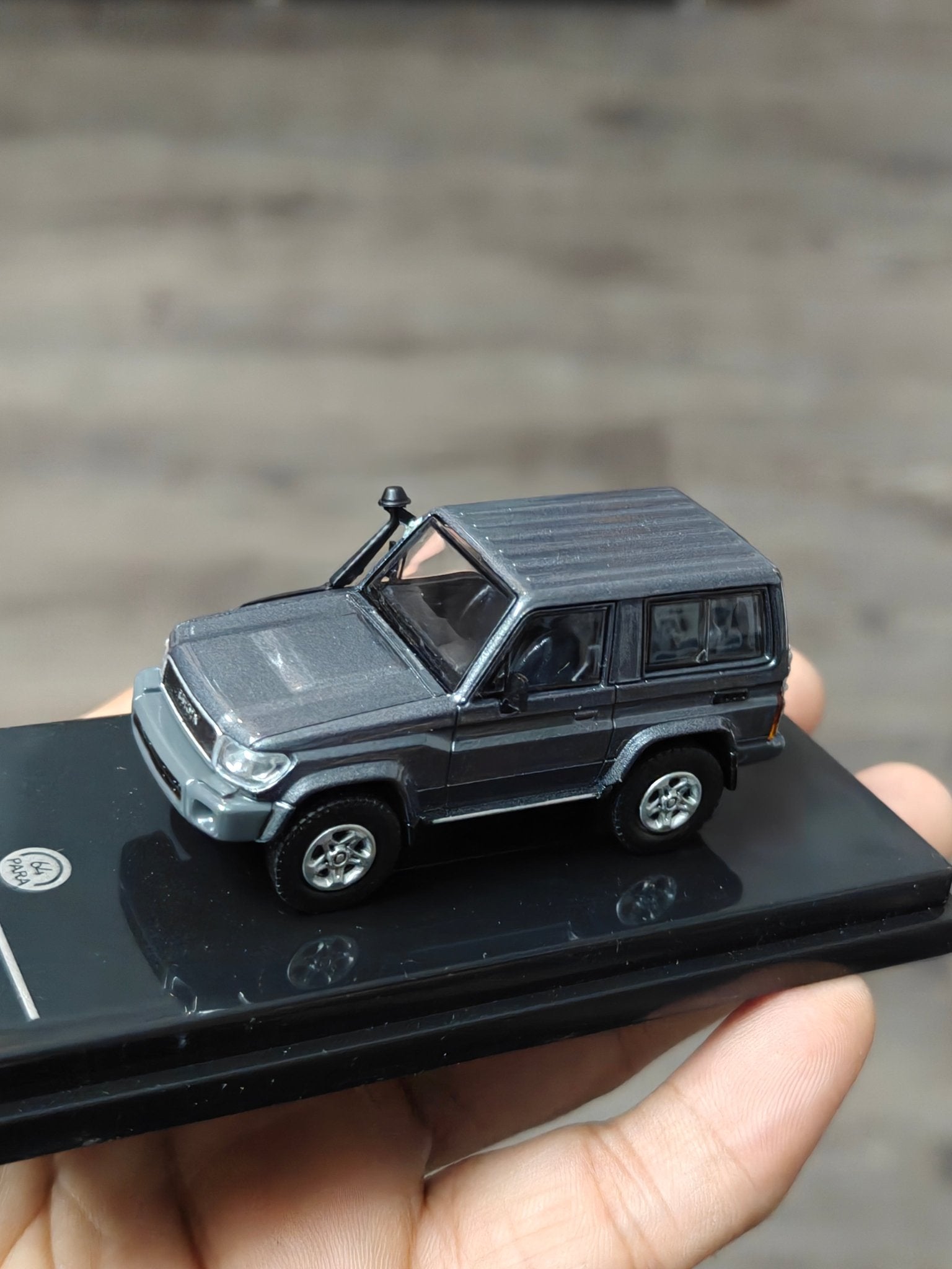Para64 2014 Toyota Land Cruiser LC 71 (Graphite Grey) - Kinder Logs