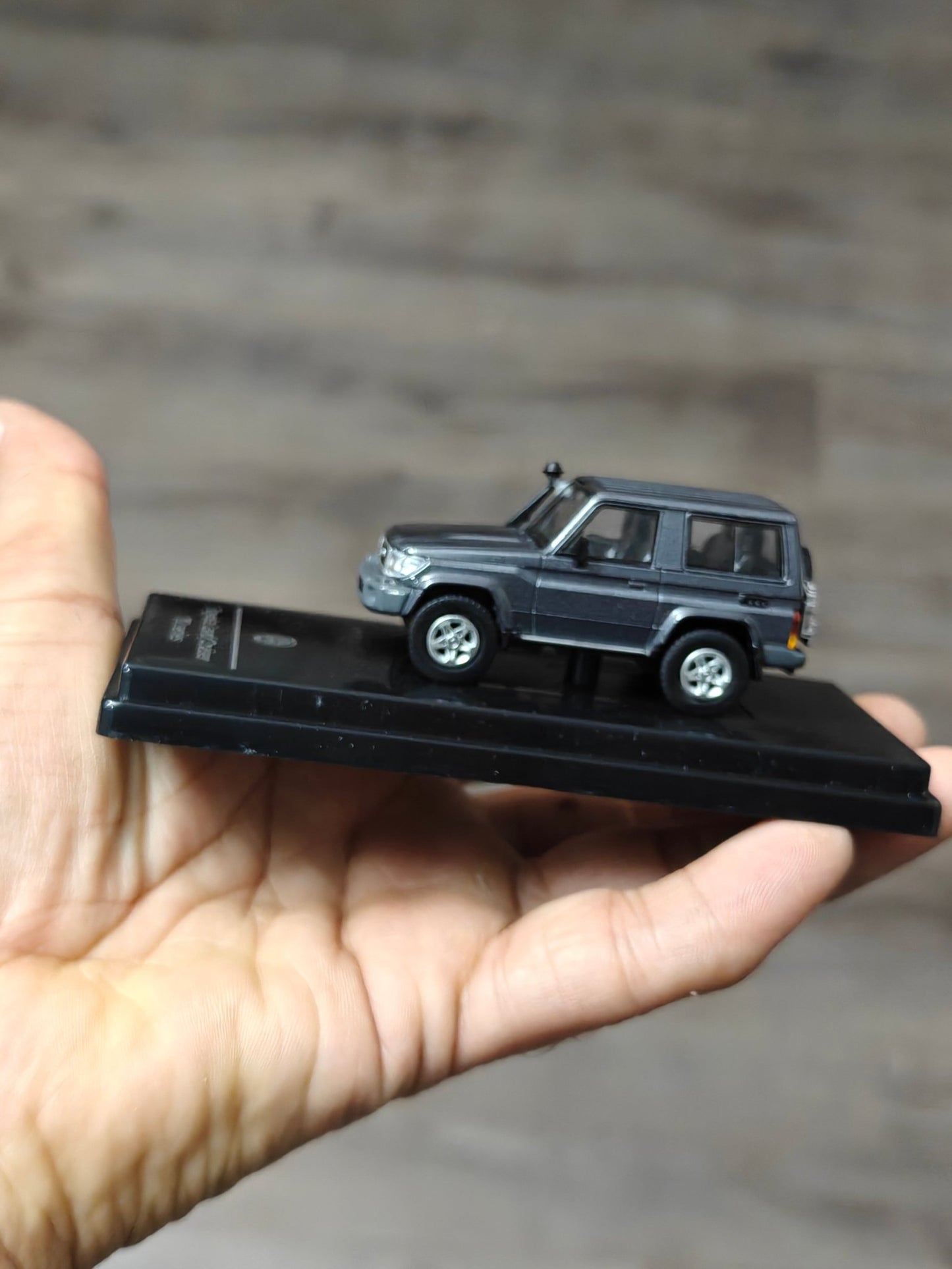 Para64 2014 Toyota Land Cruiser LC 71 (Graphite Grey) - Kinder Logs