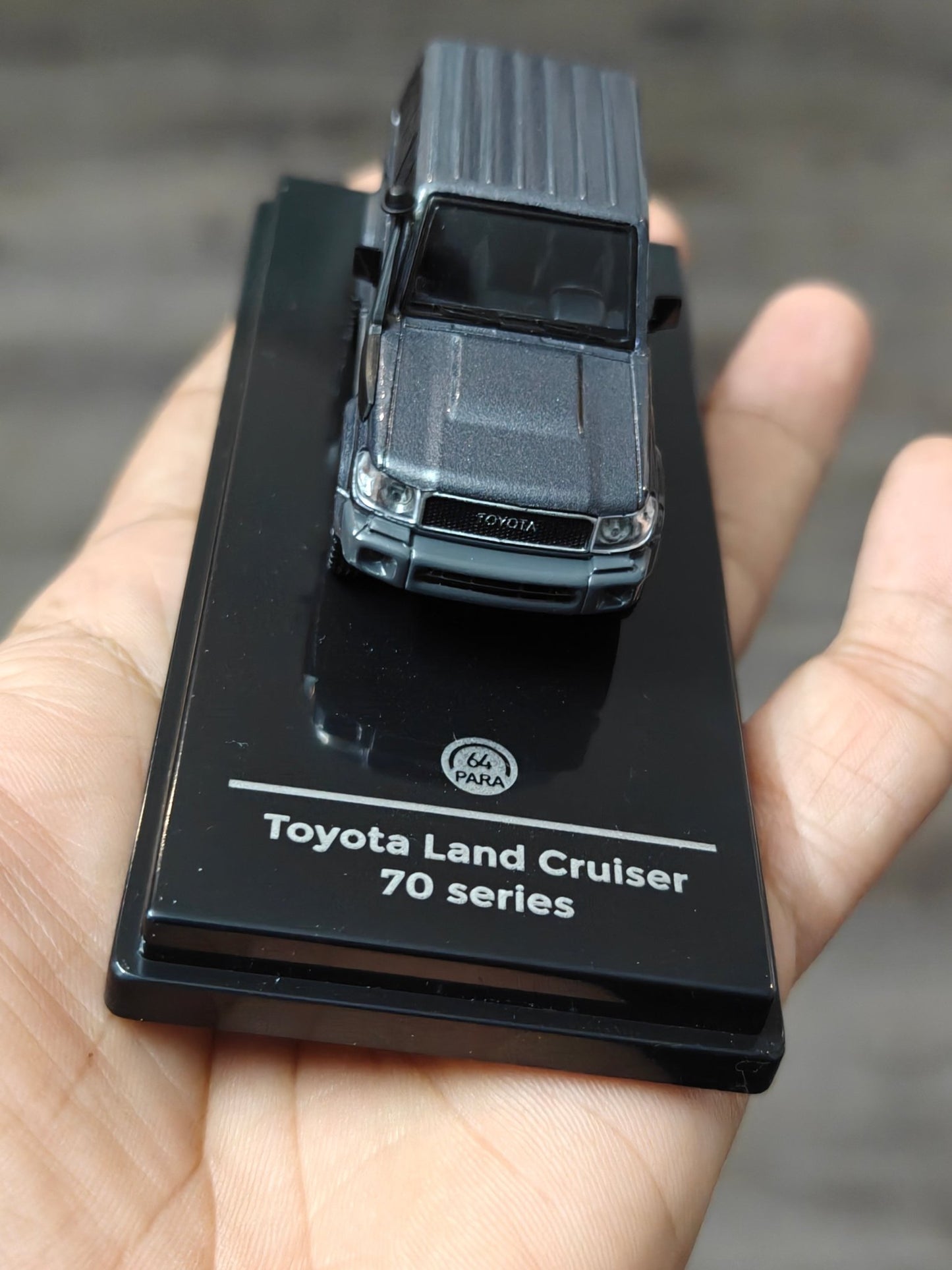 Para64 2014 Toyota Land Cruiser LC 71 (Graphite Grey) - Kinder Logs