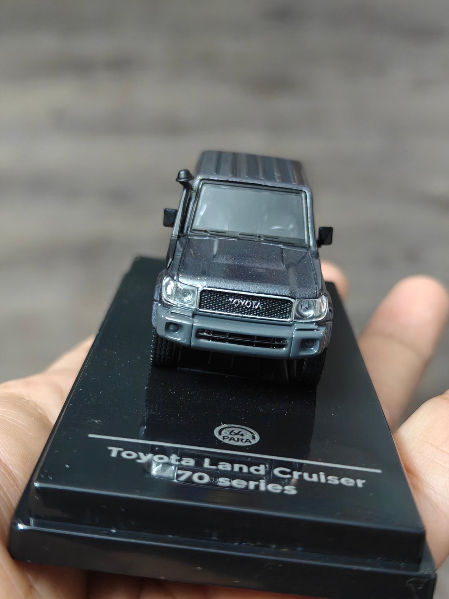 Para64 2014 Toyota Land Cruiser LC 71 (Graphite Grey) - Kinder Logs