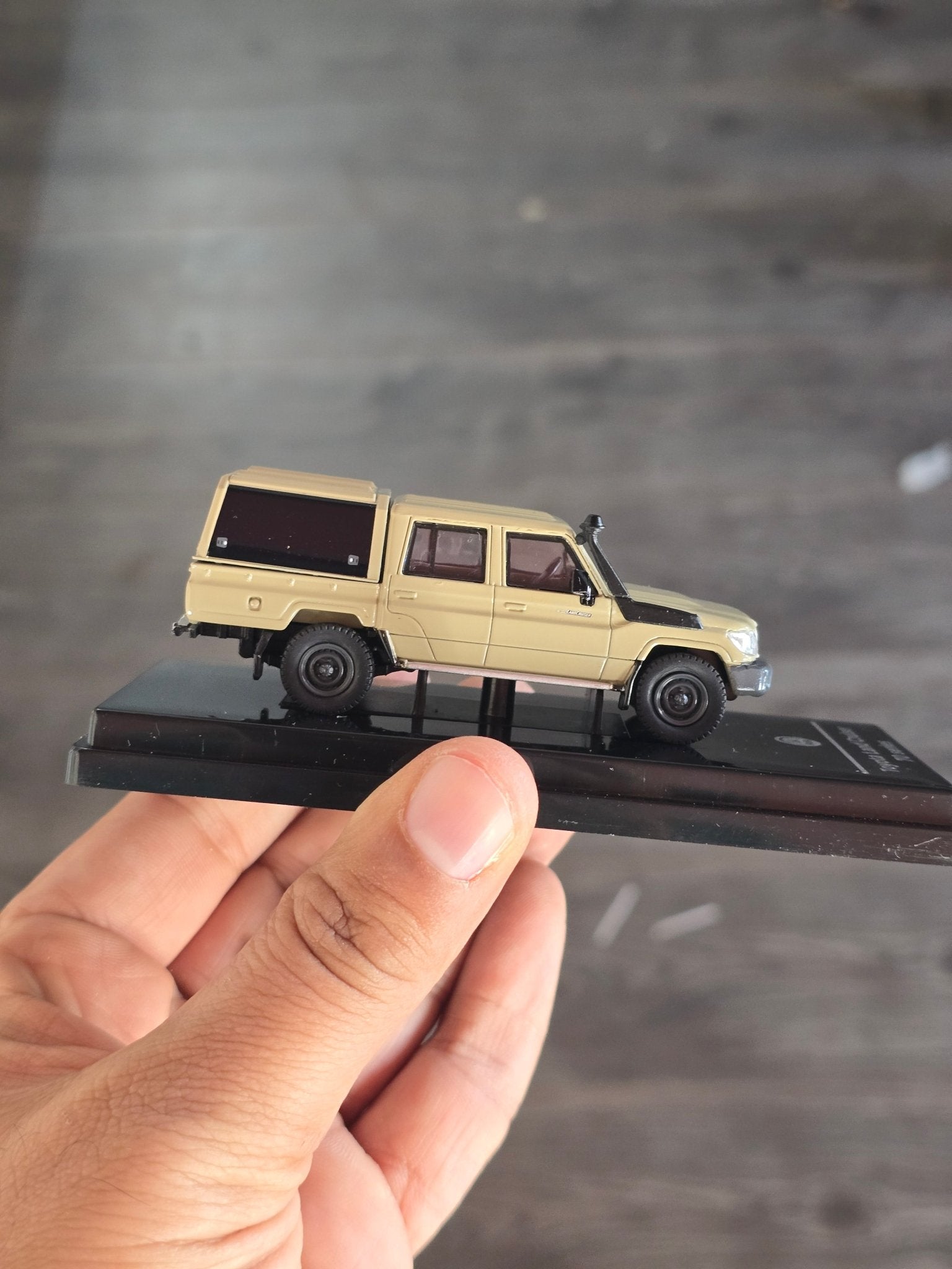 Para64 2014 Toyota Land Cruiser LC 79 Sandy Taupe (Open Box) - Kinder Logs