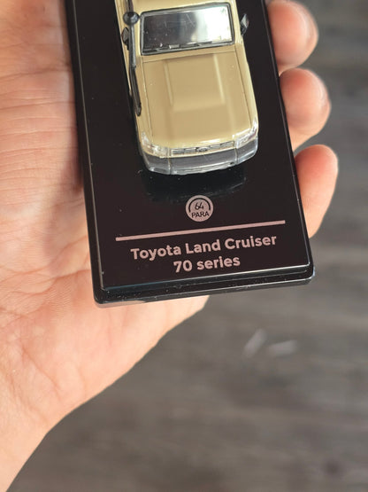 Para64 2014 Toyota Land Cruiser LC 79 Sandy Taupe (Open Box) - Kinder Logs