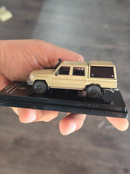 Para64 2014 Toyota Land Cruiser LC 79 Sandy Taupe (Open Box) - Kinder Logs