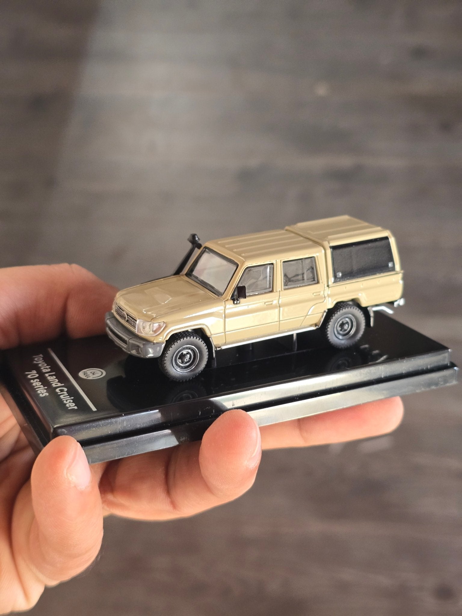 Para64 2014 Toyota Land Cruiser LC 79 Sandy Taupe (Open Box) - Kinder Logs