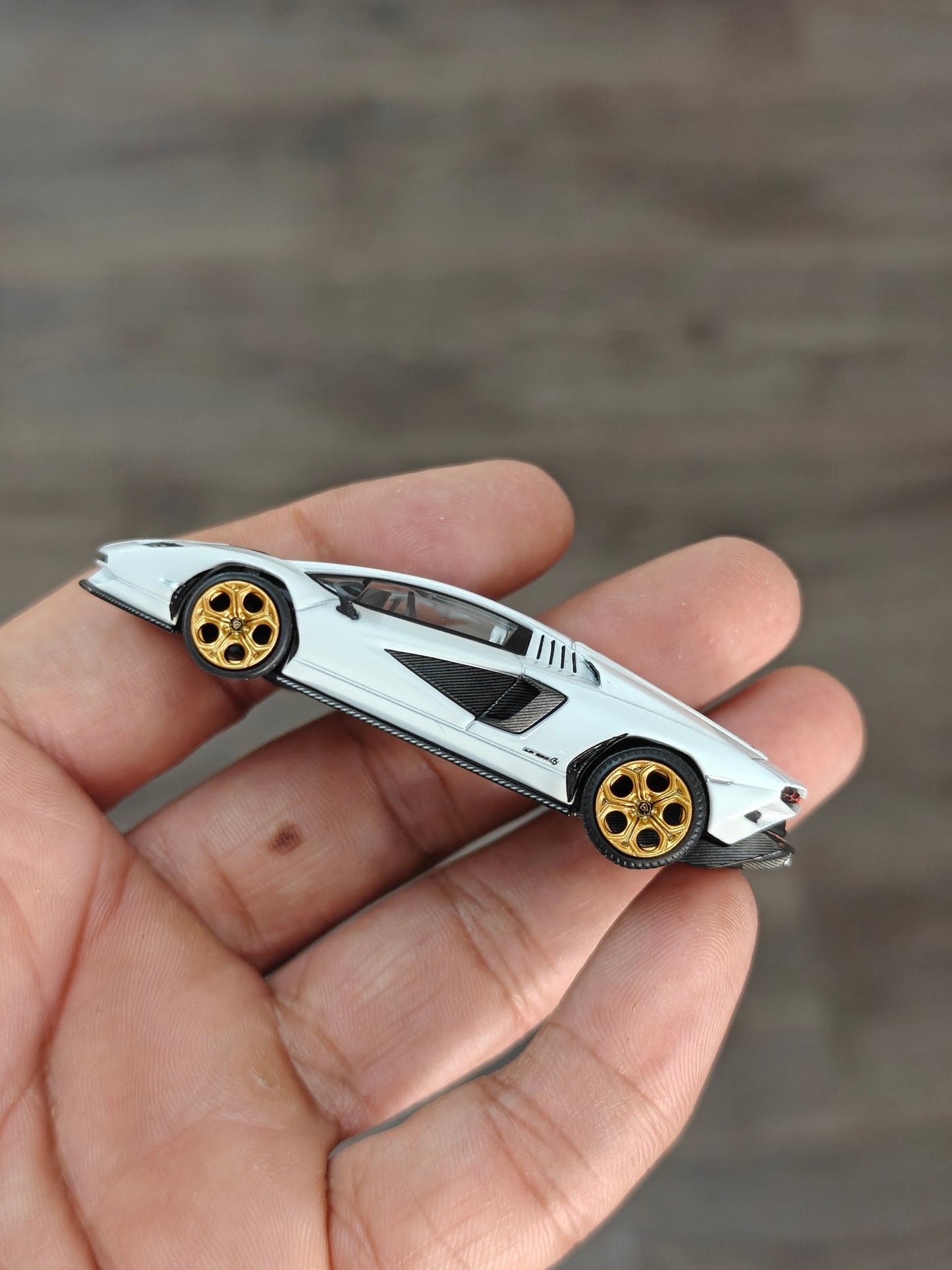 Pop Race Lamborghini Countach LPI 800 - 4 - White (Open Box) - Kinder Logs