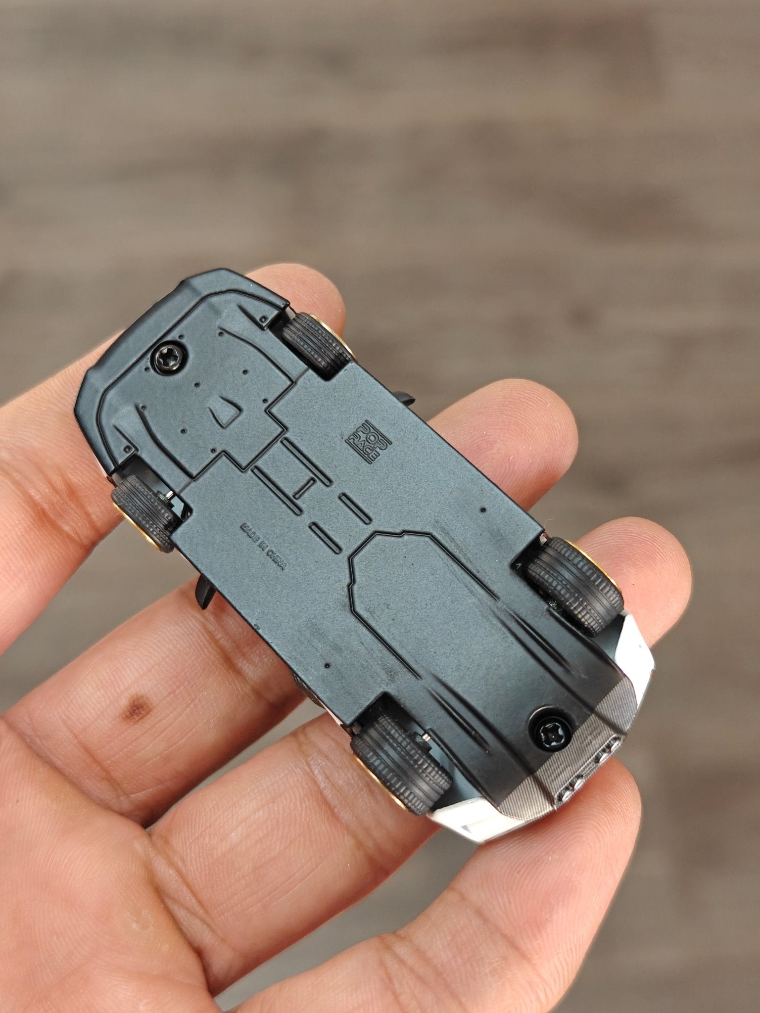 Pop Race Lamborghini Countach LPI 800 - 4 - White (Open Box) - Kinder Logs